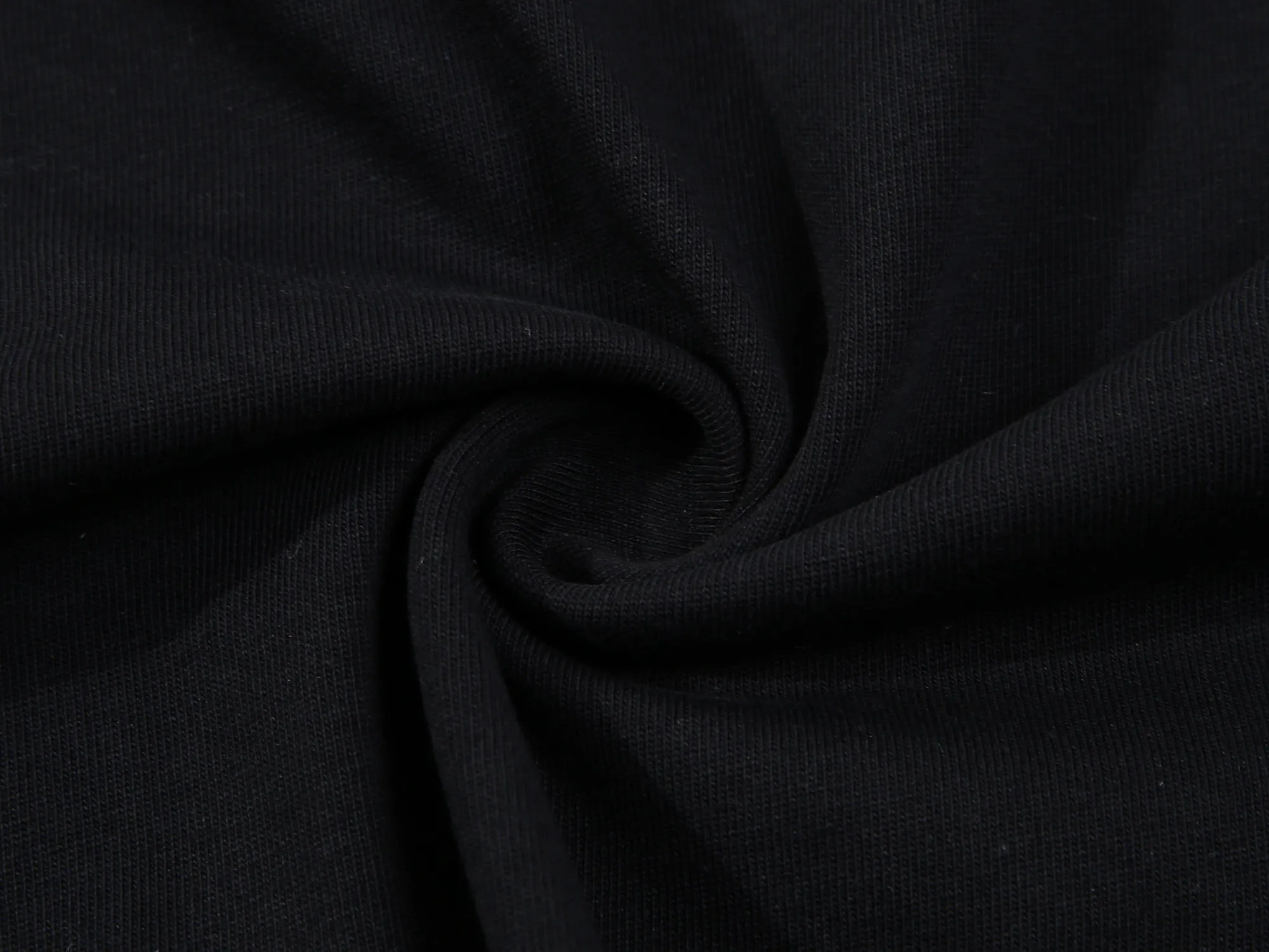 🅿️160 Celin* Celine printed letters‼ ️Short-sleeved T-shirt® *Customized 280g cotton fabric, the fabric is soft, skin-friendly and comfortable *Laminated letter logo on the front *A very simple and elegant one that is unparalleled in terms of upper body comfort, interpreting your luxury and taste, and creating your fashionable charm. ⚠️Washing method: It is recommended to dry clean or wrap the reverse side in a laundry bag and machine wash it quickly in cold water and let it dry naturally! ⚠️ Unisex style 𝐂𝐎𝐋𝐎𝐔𝐑: White Black 𝐒𝐈𝐙𝐄: S-XL