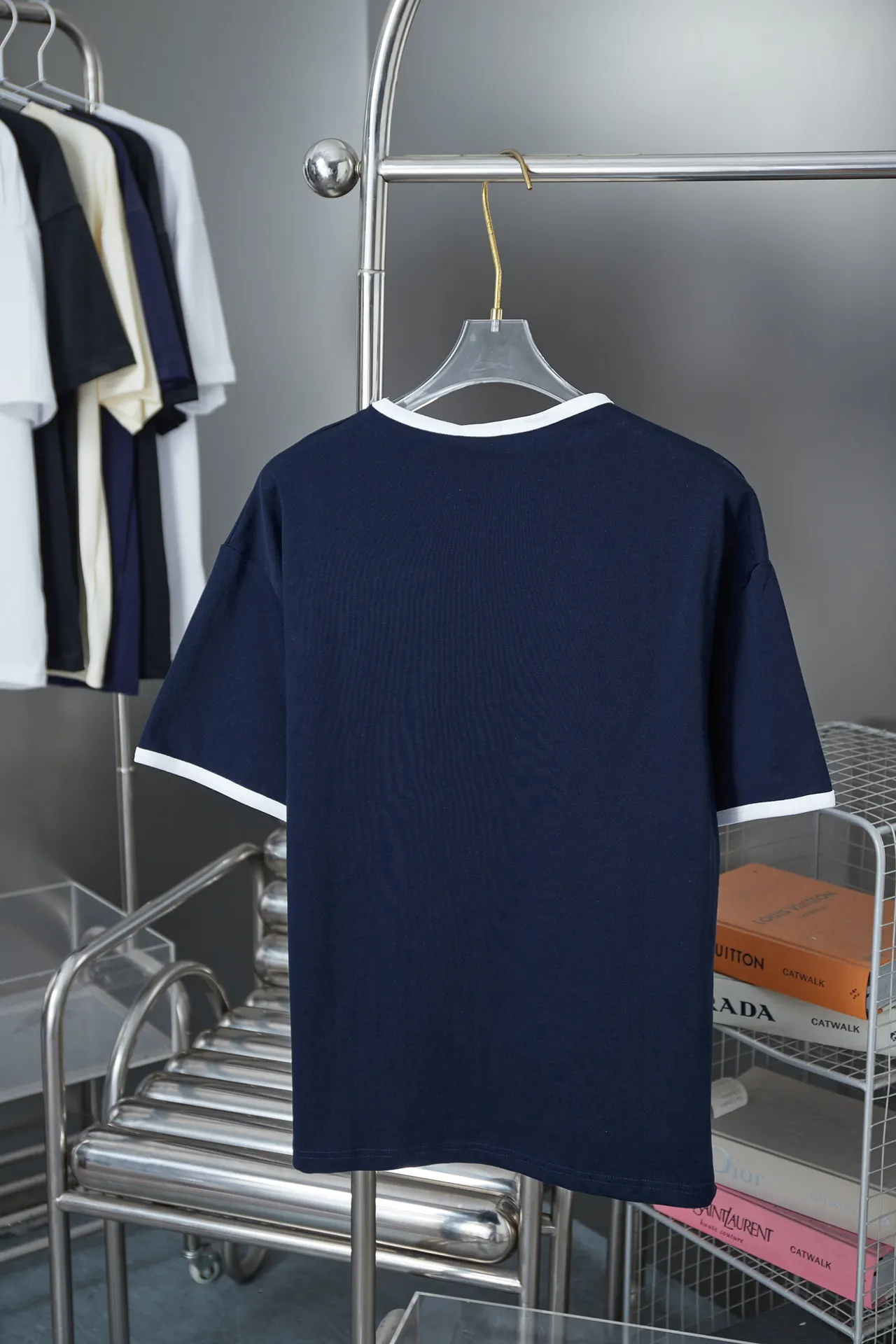🅿️170 CELIN* 25SS early spring new style, letter printed short sleeves, light luxury, a must-have item for daily commuting for men and women, correct version, welcome to compare, detailed features · 320g 100% pure cotton double yarn jersey fabric · Special thickened 32 pieces of double yarn 1X1 thread in the same cylinder custom dyeing · Classic letter logo flocking printing on the front. Collar, cuffs contrasting threads · Double-needle sewing and cross-seam technology · Original main mark, washed tag, brand moisture-proof paper packaging Color: White Size: S/M/L/XL