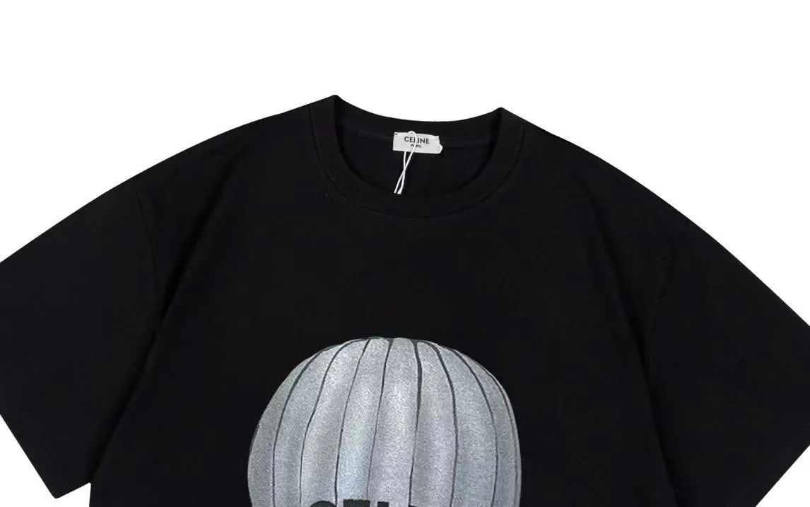 🅿️170 (arrived the next day) Celine Celine 2025 new style hot air balloon letter logo men and women same style short-sleeved T-shirt ·Customized 300g 100% double yarn pure cotton fabric ·Dyeing 32 double-strand threads ·Kangli digital direct injection technology ·Collar label and main mark complete Color: black Size: XS S M L