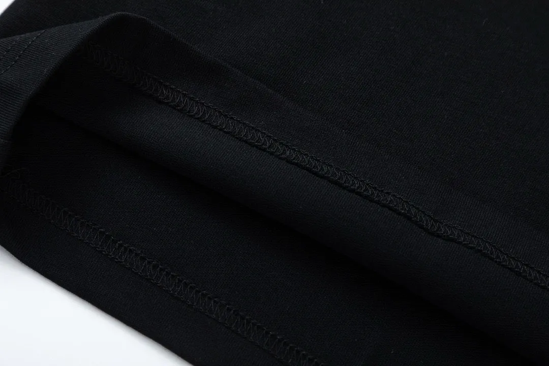 🅿️170 (arrived the next day) Celine Celine 2025 new style hot air balloon letter logo men and women same style short-sleeved T-shirt ·Customized 300g 100% double yarn pure cotton fabric ·Dyeing 32 double-strand threads ·Kangli digital direct injection technology ·Collar label and main mark complete Color: black Size: XS S M L