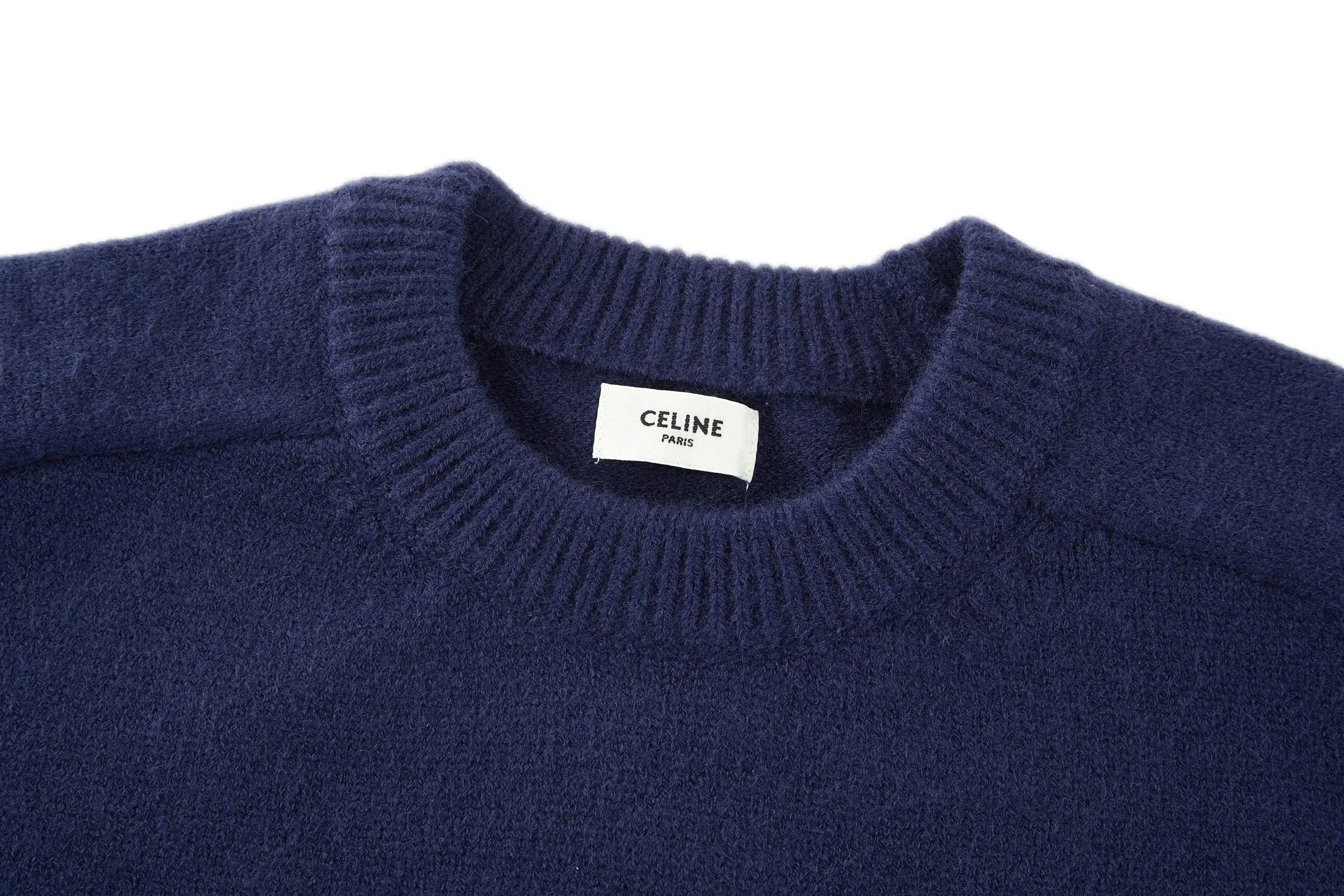 🅿️370 [Exclusive supply] Celine Arc de Triomphe embroidered logo sweater (royal blue). The original version was purchased and developed for 9,900. The fabric is made of 35% wool, 15% cashmere, and 50% cotton yarn. This fabric is soft and has a three-dimensional shape that won't change shape after being worn for a long time. The embroidery uses 3D three-dimensional embroidery, and the chest is embellished with the Arc de Triomphe embroidered logo. This style is machine-knitted with 7 needles, and the high-density thick stitching ensures warmth. Later process: washing and color fixation - fixed version - wool impurities. Size:S-M-L-XL