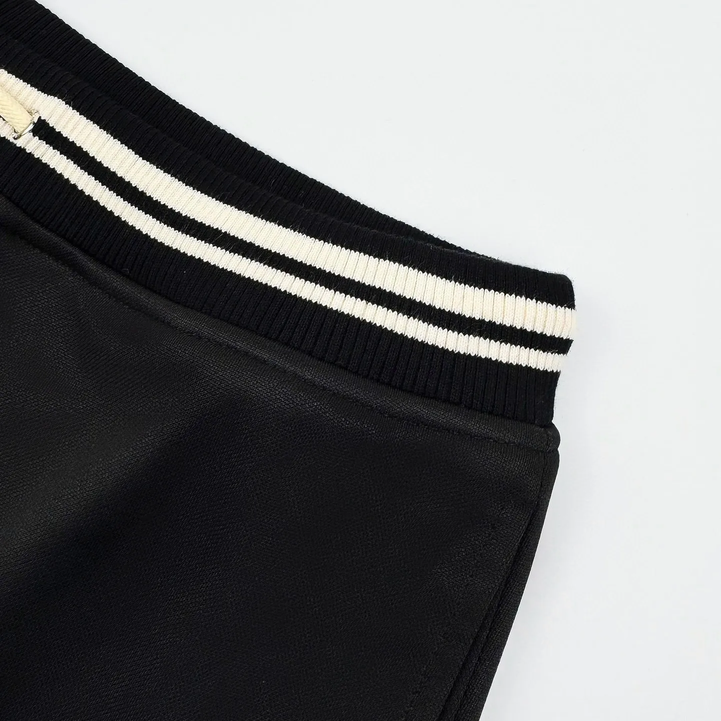 🅿️430 [Exclusive supply] Celine Arc de Triomphe embroidered trousers. The original purchase was RMB 9,300. The fabric is made of customized Qimeng double-sided satin. It is delicate and smooth, as if caressing the early morning dew. It is comfortable and close to the skin. It is embellished with the iconic CELINE Arc de Triomphe embroidery. It is simple but stylish. Fashion and comfort coexist. It perfectly interprets urban fashion. It has high-end temperament and does not need to be complicated. It shows taste. Adopt imported machine embroidery technology, use advanced computer control systems and precision mechanical components to achieve Arc de Triomphe embroidery with high precision and smooth and delicate lines. The fabrics have been washed to give them a better feel and texture. They are not easy to deform, shrink or fade, and maintain their long-lasting beauty. Size:S-M-L-XL