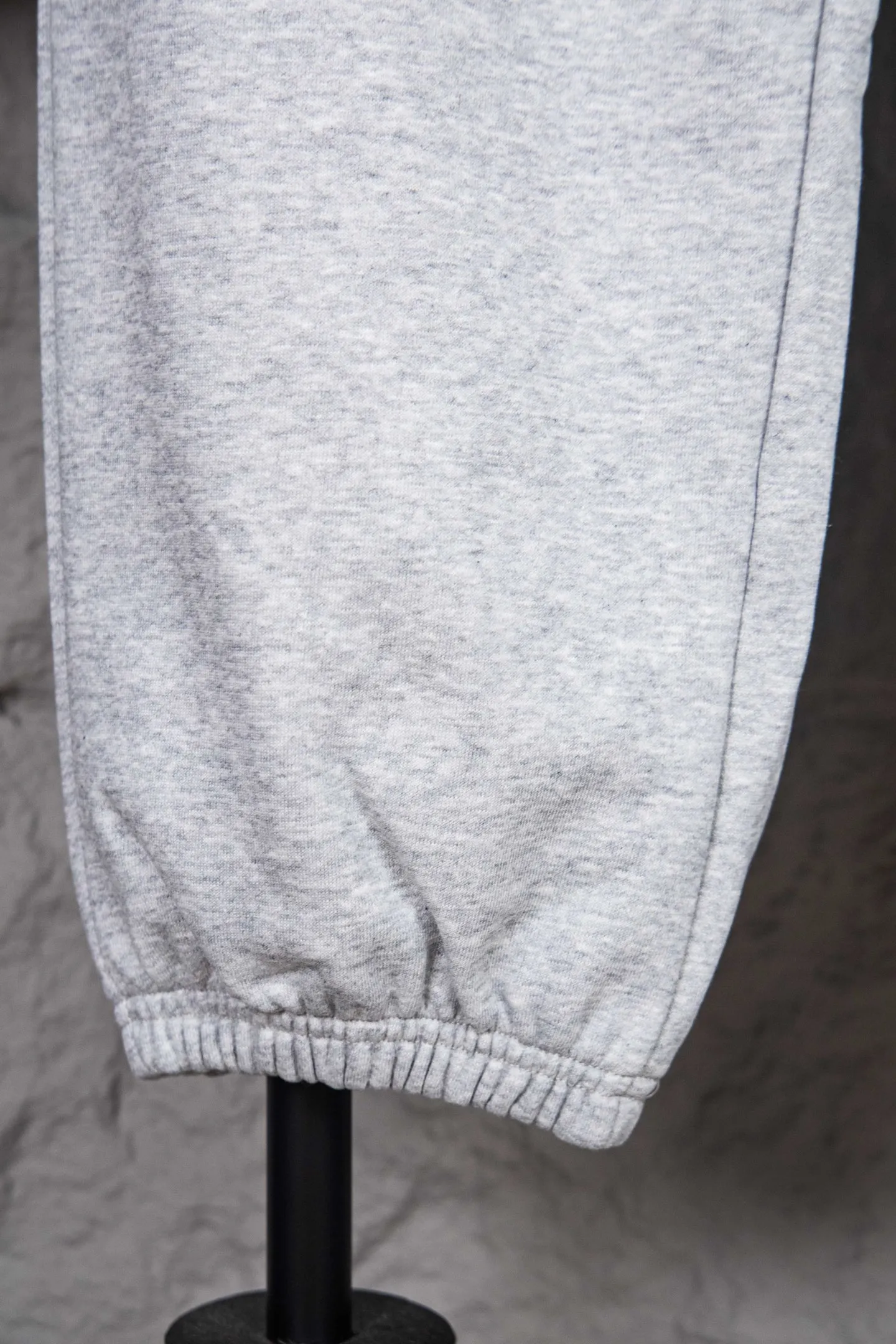 🅿️200 Style No.: M251 CELINE/Celine Webbing Letter Logo Sports Casual Pants, Street Artifact, OOTD Wear Magic, The Color is Very Positive, Very Eye-catching! Knitted cotton fabric supplied by customers. It is refreshing and breathable against the skin. It is a casual trouser for all seasons. It is also very breathable and dry in summer and will not get greasy when worn close to the body. The lining is moisture-wicking terry cotton. The overall design of the trousers is very clean. The white color of Klein blue does not need any decoration. The CE white letter embroidery logo on the pocket is gorgeous and Raven, highlighting the style of the main body. The elastic waistband + drawstring are matched with the design of the trouser leg cuffs. The whole thing is a FEEL for fashionistas! Simple, clean and trendy as hell! Size：S-XL