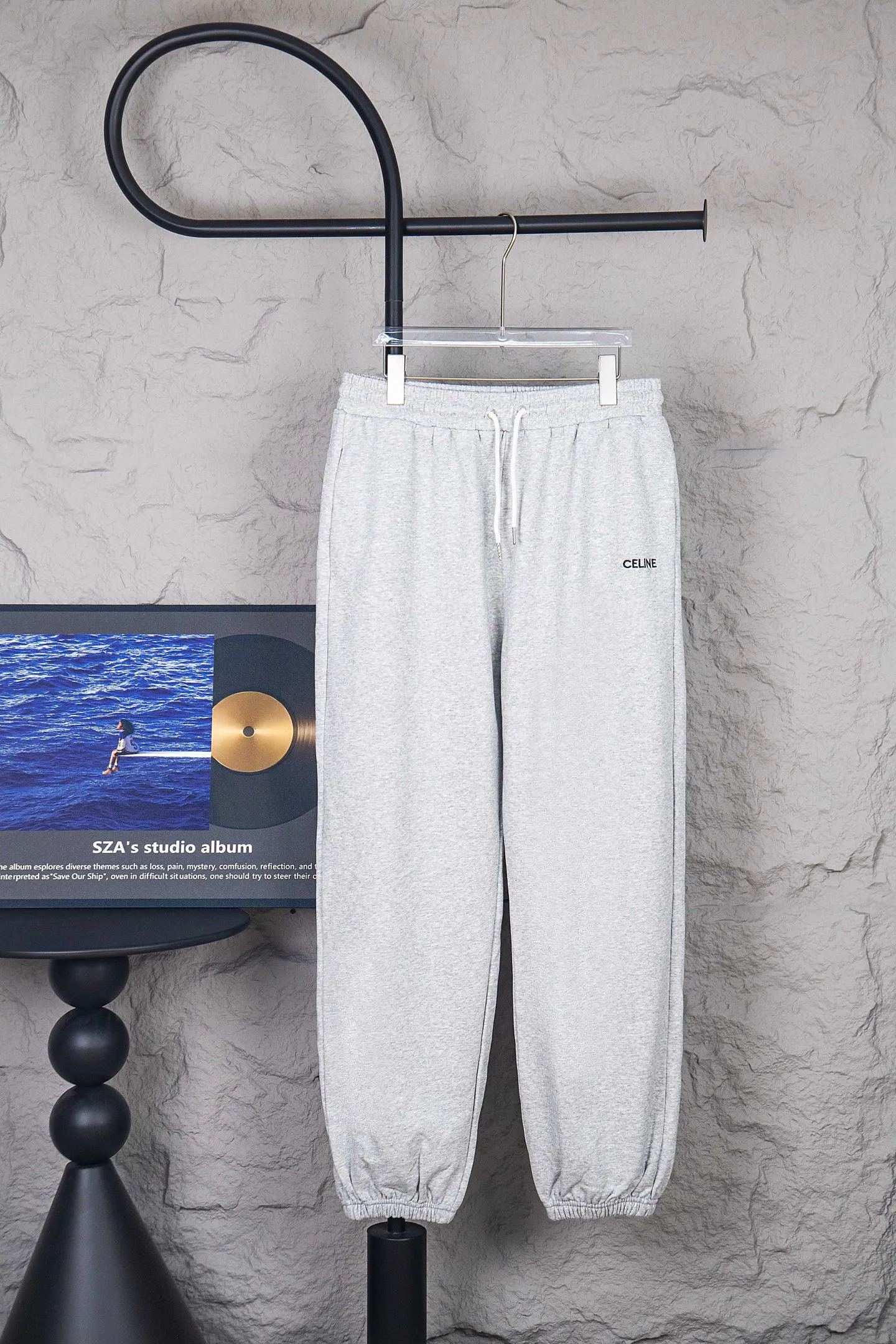 🅿️190 Style number: M259Celine/Celine 21ss classic letter embroidered casual sports sweatpants, classic iconic LOGO! No need for too much polish! Simple design, universal style! 380g pure cotton terry cloth! The thickness is moderate and suitable for spring, summer and autumn! Double side pockets and elasticated waistband with drawstring! Loose fit Size: S-XL