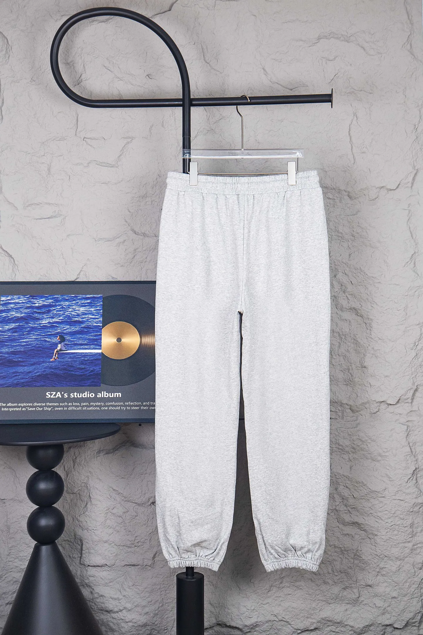 🅿️190 Style number: M259Celine/Celine 21ss classic letter embroidered casual sports sweatpants, classic iconic LOGO! No need for too much polish! Simple design, universal style! 380g pure cotton terry cloth! The thickness is moderate and suitable for spring, summer and autumn! Double side pockets and elasticated waistband with drawstring! Loose fit Size: S-XL