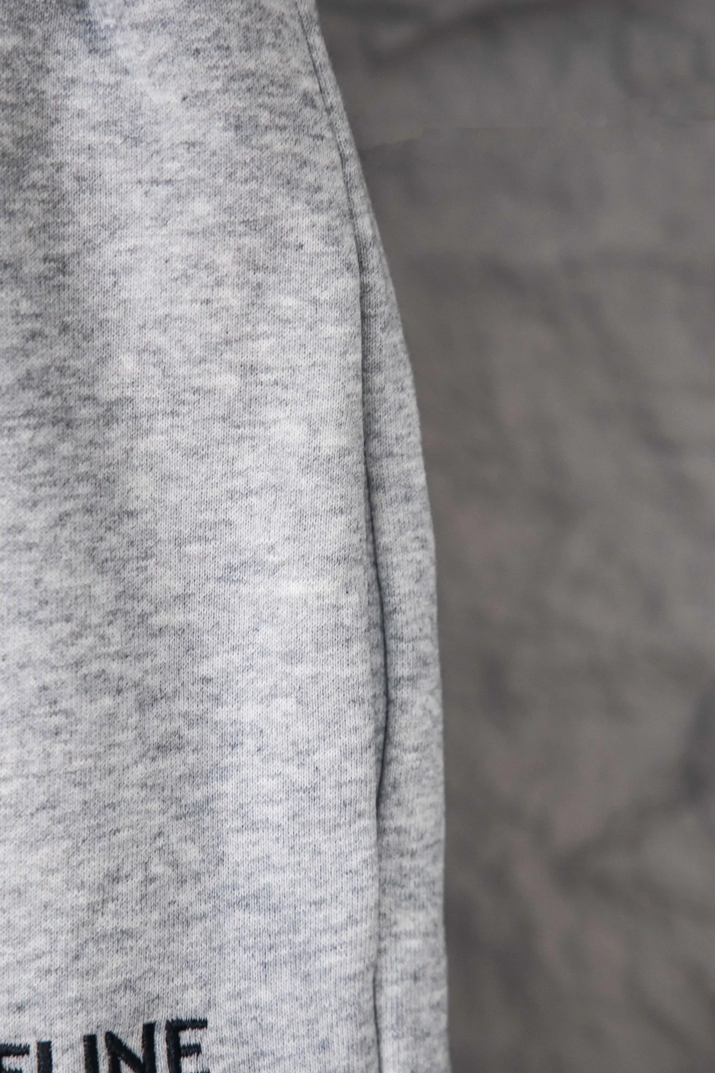 🅿️190 Style number: M259Celine/Celine 21ss classic letter embroidered casual sports sweatpants, classic iconic LOGO! No need for too much polish! Simple design, universal style! 380g pure cotton terry cloth! The thickness is moderate and suitable for spring, summer and autumn! Double side pockets and elasticated waistband with drawstring! Loose fit Size: S-XL