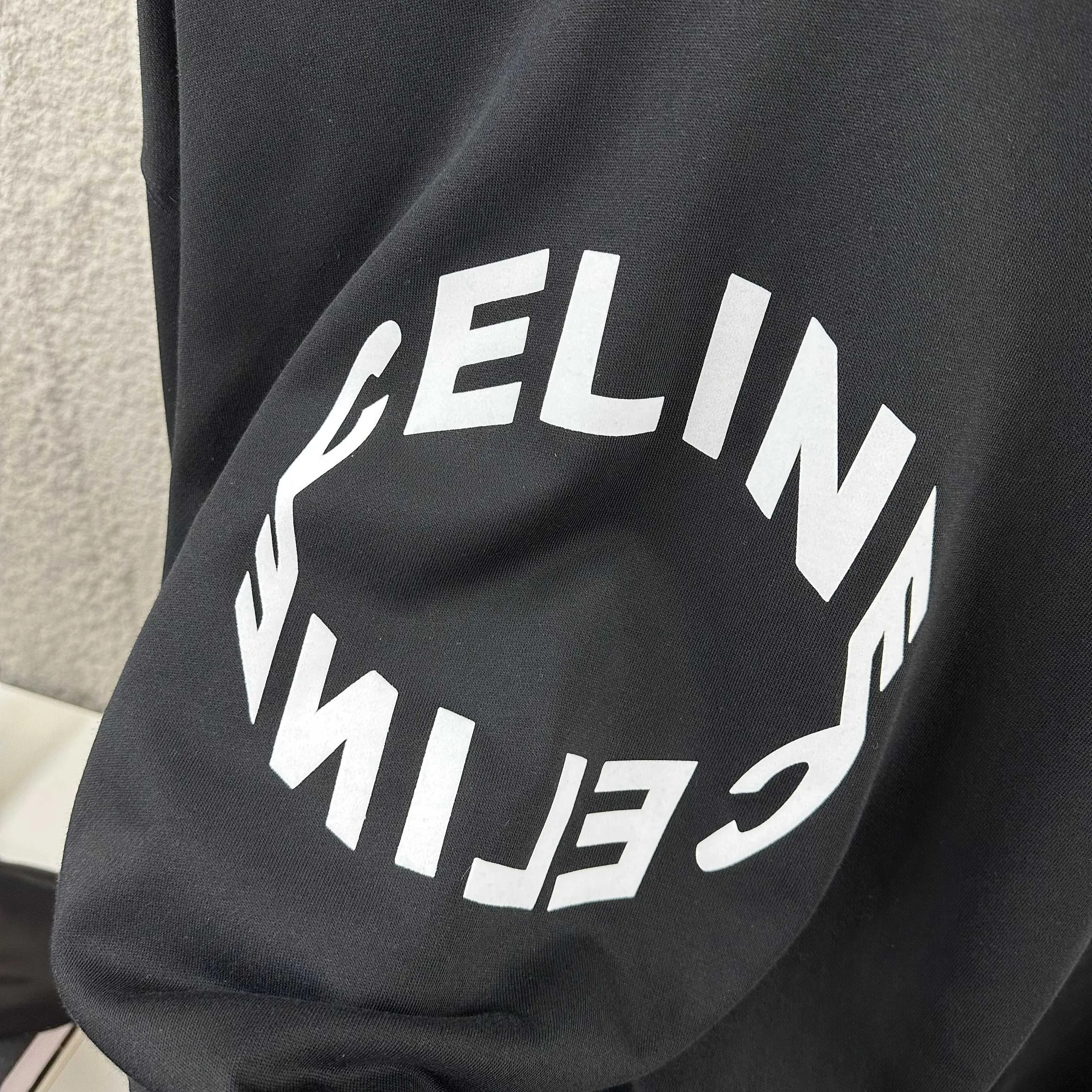 🅿️250 Celi*ne Celin Celin 2025 early autumn and winter new style Three-dimensional flocking process personalized logo Customized terry fabric Long-sleeved round neck sweatshirt Uniform style for men and women Size: S (90-130 catties) M (120-150 catties) L (140-165 catties) XL (160-180 catties) XXL (180-210 pounds) Color: black white