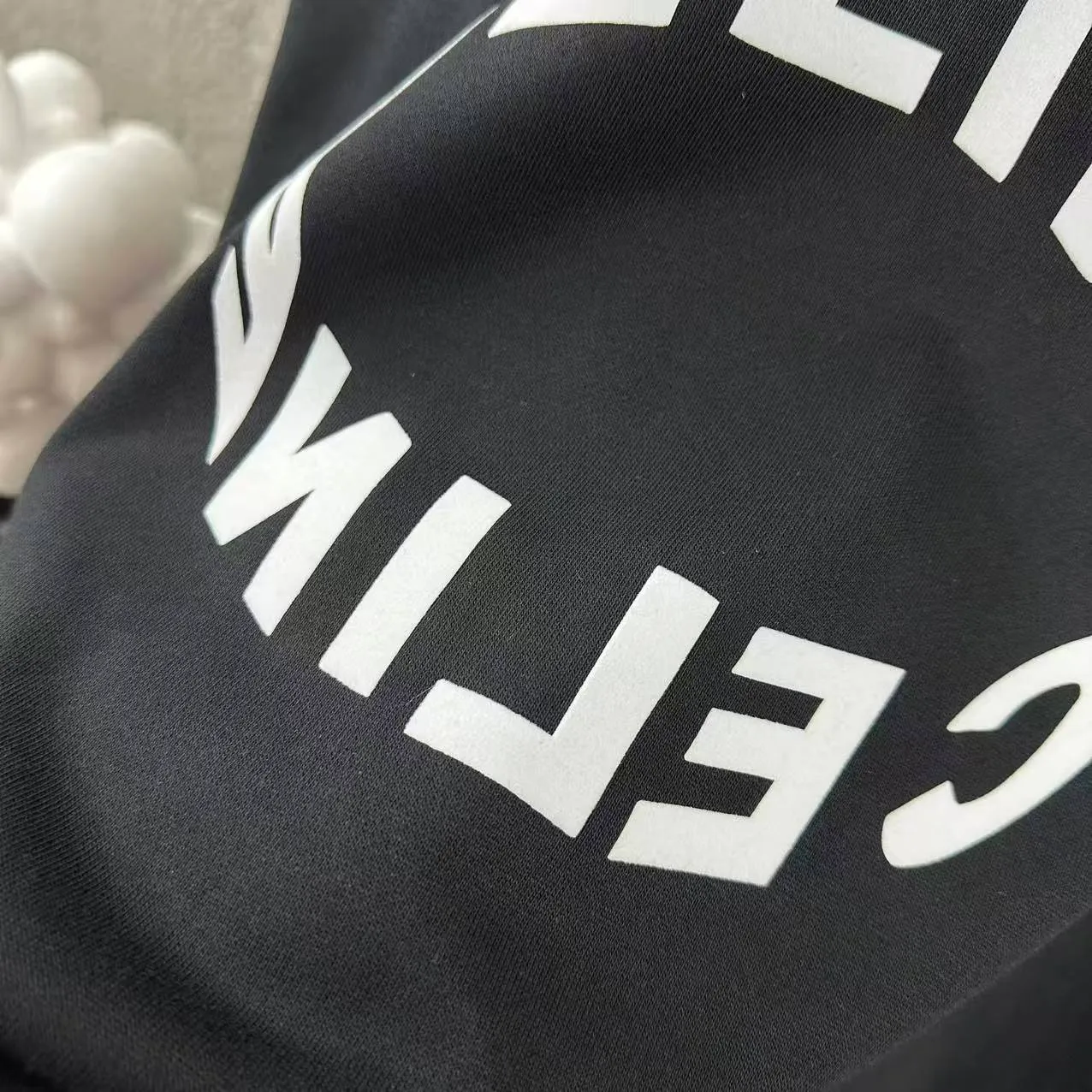 🅿️250 Celi*ne Celin Celin 2025 early autumn and winter new style Three-dimensional flocking process personalized logo Customized terry fabric Long-sleeved round neck sweatshirt Uniform style for men and women Size: S (90-130 catties) M (120-150 catties) L (140-165 catties) XL (160-180 catties) XXL (180-210 pounds) Color: black white