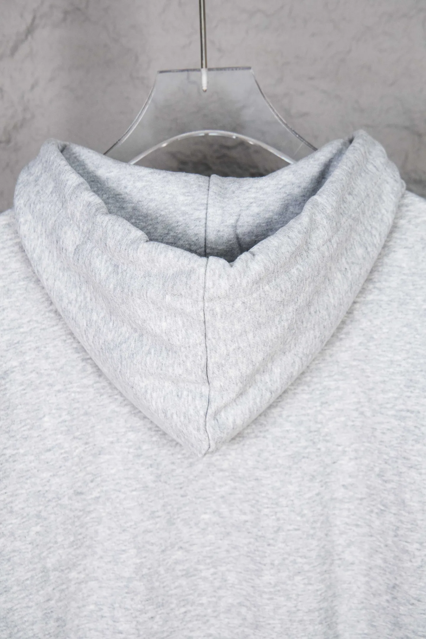 🅿️260 model number: M260 CELINE/Celine basic letter zipper hooded sweatshirt. Different from the Balenciaga style, CE brand fabrics do not pursue weight and thickness. This is a jacket for the spring and summer of 23, so the weight of the fabric will be relatively low, and the upper body will not feel very hot. It is more suitable for the current season. The classic CE printed logo on the chest, the overall fashion is loose, clean and fashionable, and the zipper hanging bell has the same letter LOGO laser as always. Size: S-xl