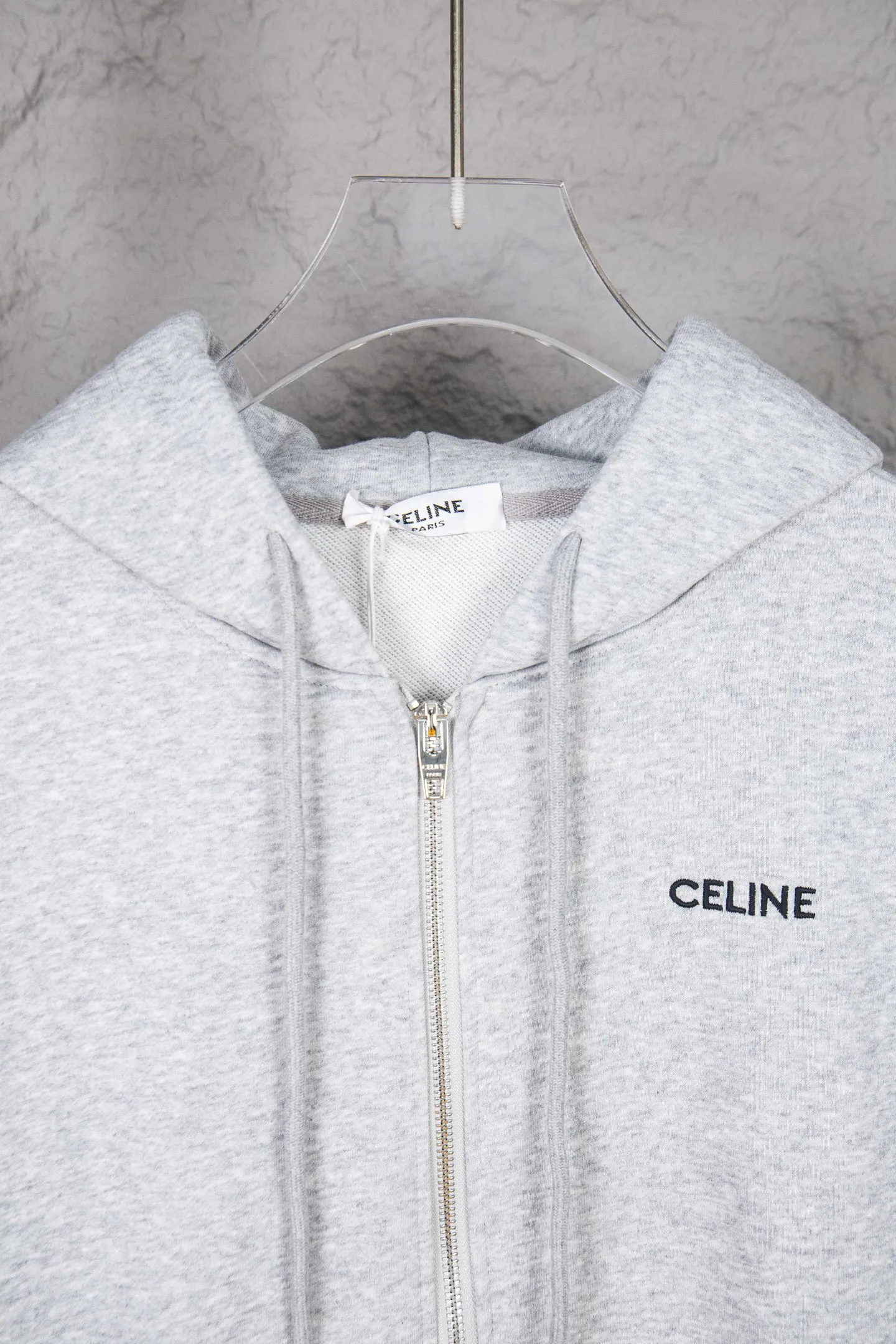 🅿️260 model number: M260 CELINE/Celine basic letter zipper hooded sweatshirt. Different from the Balenciaga style, CE brand fabrics do not pursue weight and thickness. This is a jacket for the spring and summer of 23, so the weight of the fabric will be relatively low, and the upper body will not feel very hot. It is more suitable for the current season. The classic CE printed logo on the chest, the overall fashion is loose, clean and fashionable, and the zipper hanging bell has the same letter LOGO laser as always. Size: S-xl