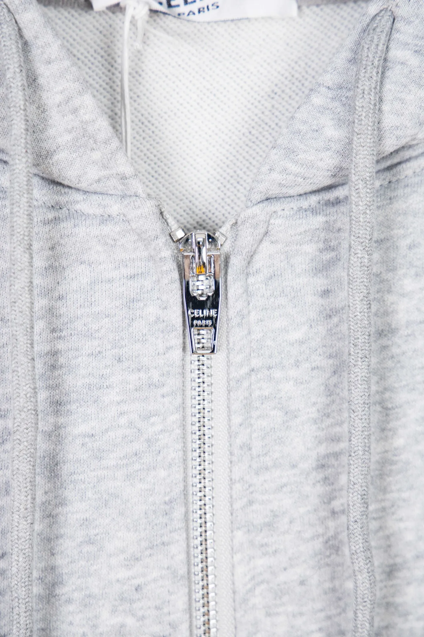 🅿️260 model number: M260 CELINE/Celine basic letter zipper hooded sweatshirt. Different from the Balenciaga style, CE brand fabrics do not pursue weight and thickness. This is a jacket for the spring and summer of 23, so the weight of the fabric will be relatively low, and the upper body will not feel very hot. It is more suitable for the current season. The classic CE printed logo on the chest, the overall fashion is loose, clean and fashionable, and the zipper hanging bell has the same letter LOGO laser as always. Size: S-xl