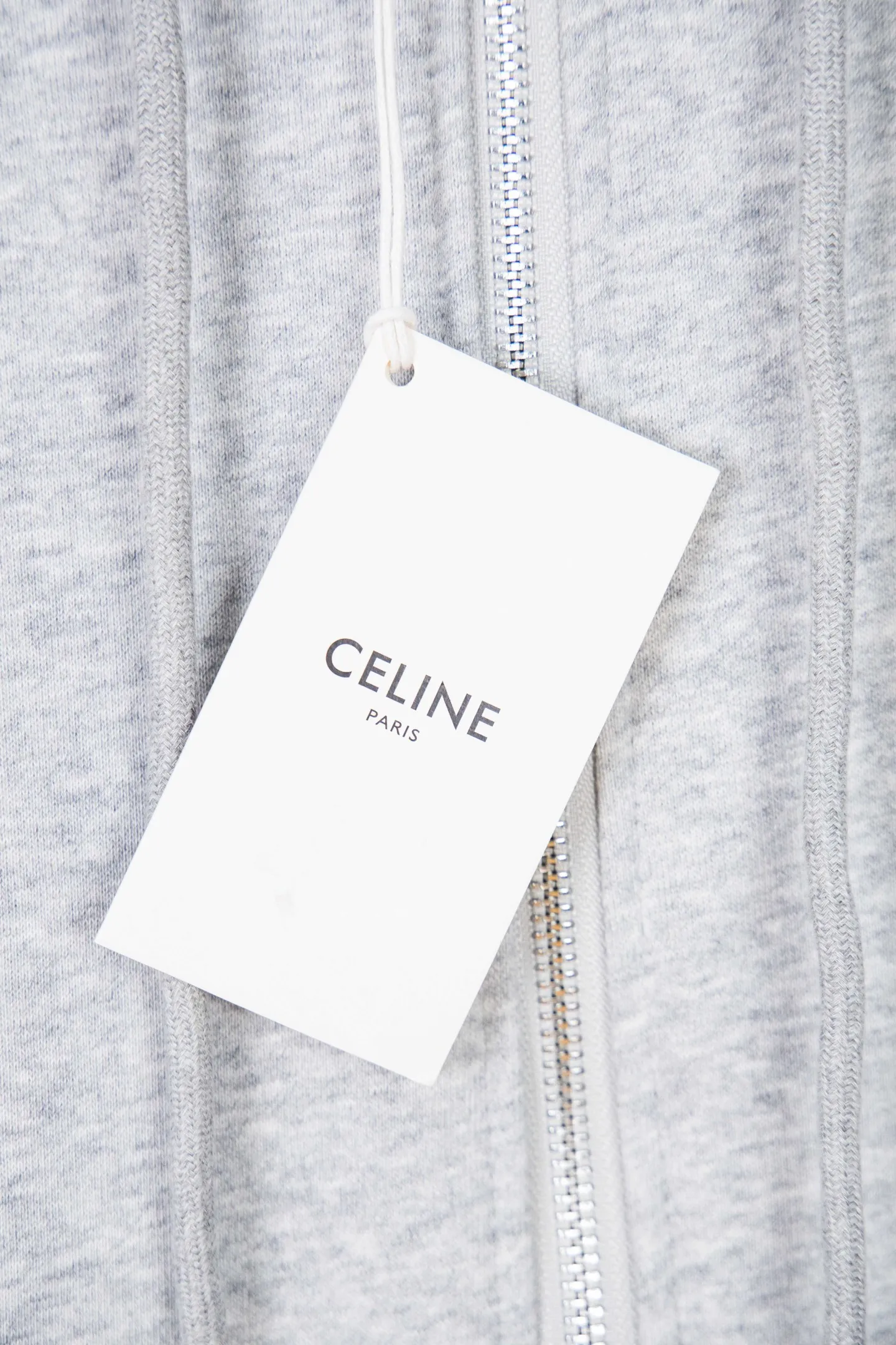 🅿️260 model number: M260 CELINE/Celine basic letter zipper hooded sweatshirt. Different from the Balenciaga style, CE brand fabrics do not pursue weight and thickness. This is a jacket for the spring and summer of 23, so the weight of the fabric will be relatively low, and the upper body will not feel very hot. It is more suitable for the current season. The classic CE printed logo on the chest, the overall fashion is loose, clean and fashionable, and the zipper hanging bell has the same letter LOGO laser as always. Size: S-xl