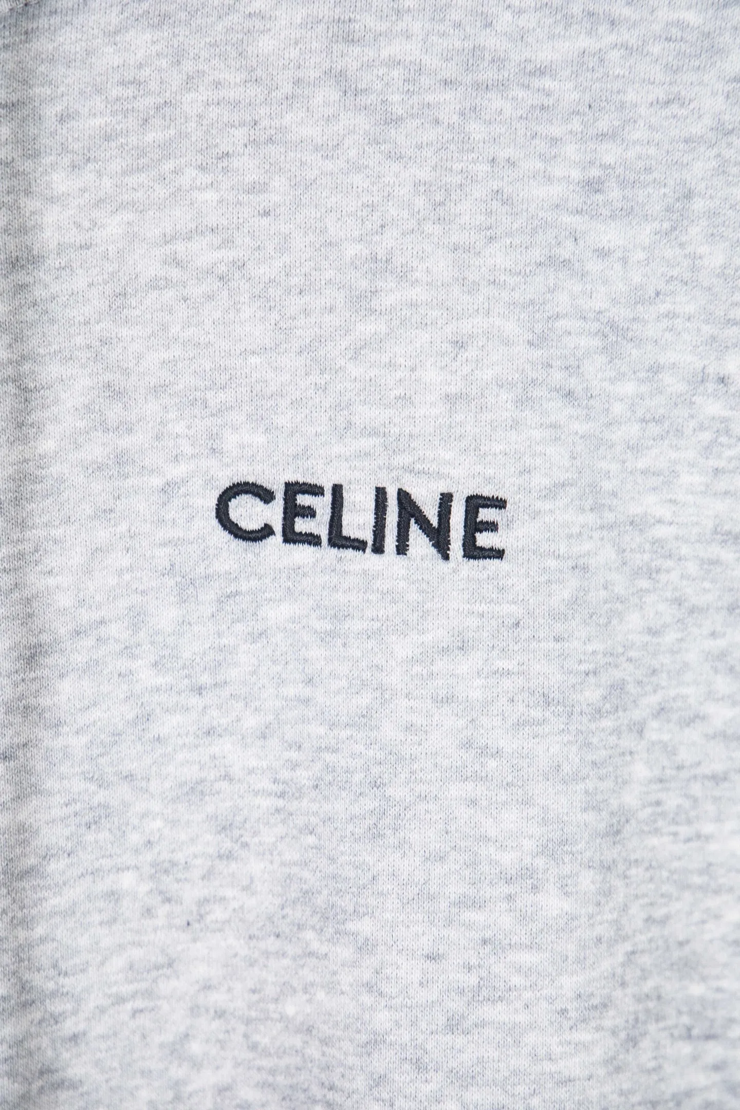 🅿️260 model number: M260 CELINE/Celine basic letter zipper hooded sweatshirt. Different from the Balenciaga style, CE brand fabrics do not pursue weight and thickness. This is a jacket for the spring and summer of 23, so the weight of the fabric will be relatively low, and the upper body will not feel very hot. It is more suitable for the current season. The classic CE printed logo on the chest, the overall fashion is loose, clean and fashionable, and the zipper hanging bell has the same letter LOGO laser as always. Size: S-xl