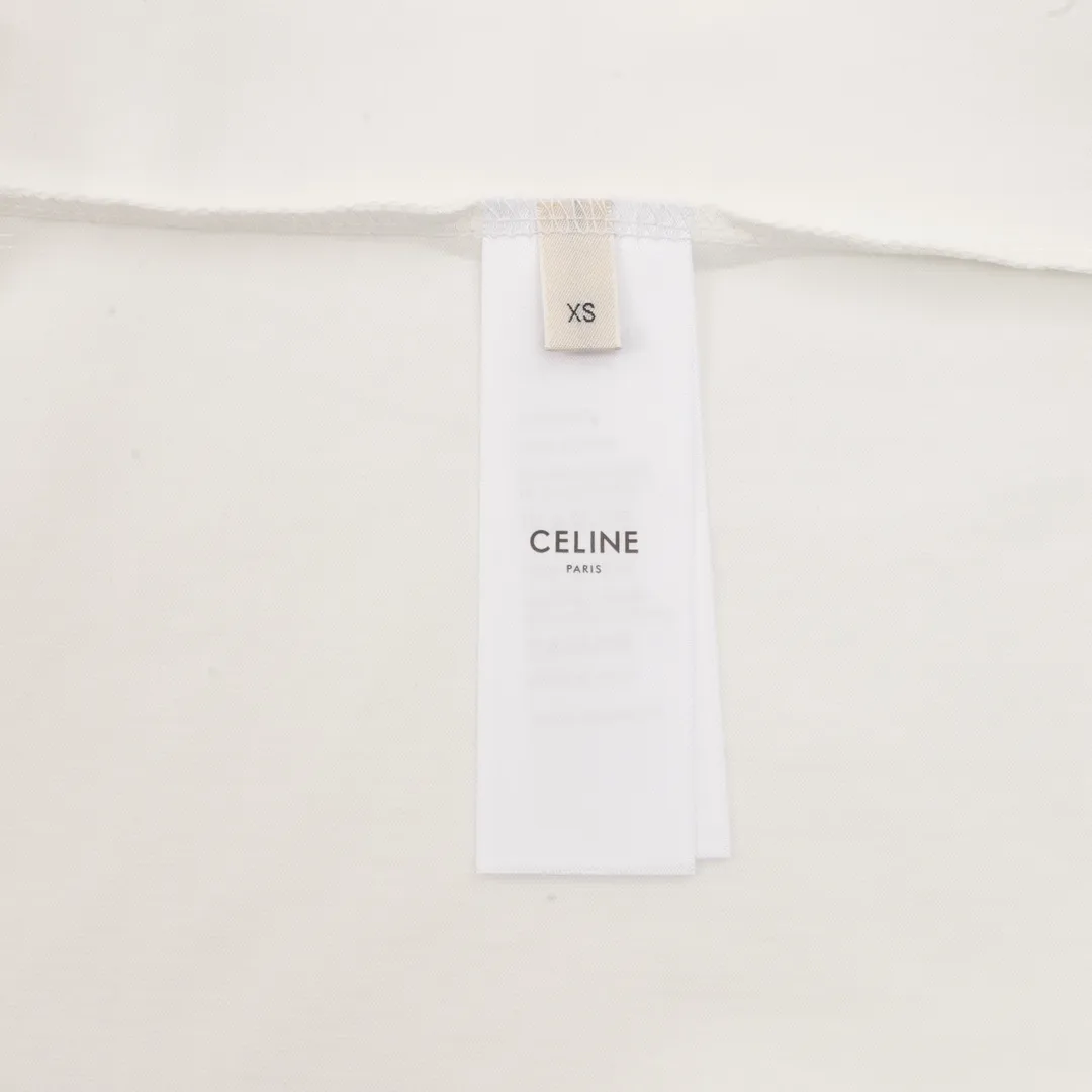🅿️250 Celine letter logo short-sleeved T-shirt, complete with three labels, made of high-end Salona fabric, imported printed pattern on the front, very comfortable to the touch, OS drop shoulder version, fashionable and personalized, super versatile! The threaded neckline is not loose, the color is fixed at high temperature, and the through-shoulder strapping process is used. Unisex Size: XS-L