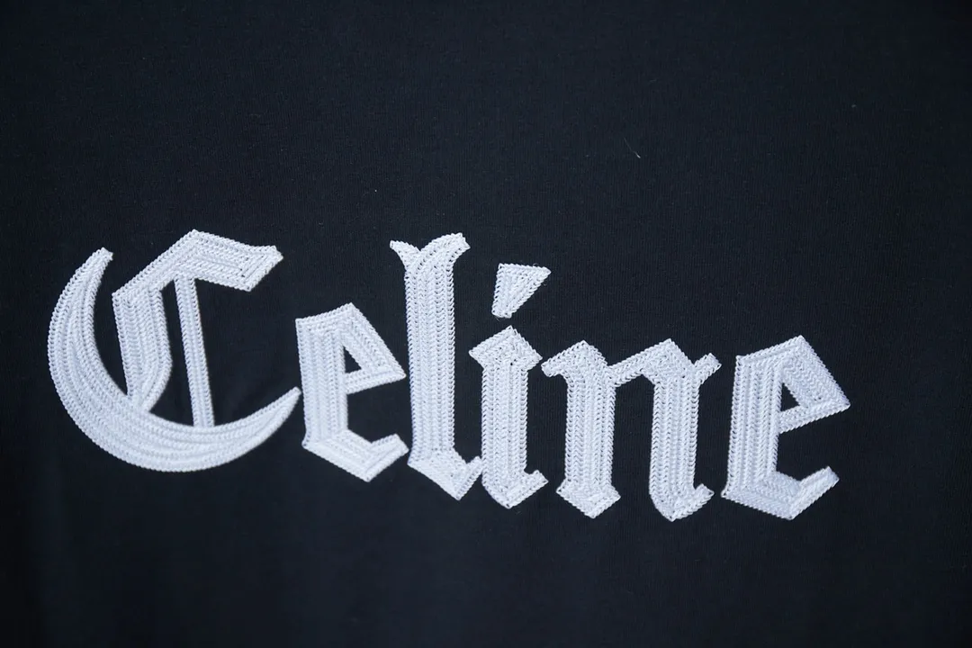 🅿️180 CELIN* 25SS early spring new style embroidered letter printed short sleeves, light luxury, essential item for daily commuting for men and women, correct version, welcome to compare, detailed features · 320g 100% pure cotton double yarn jersey fabric · Custom dyed in the same cylinder, special thickened 32 pieces double-strand 1X1 thread · Needle embroidered letter logo on the front. Classic icon screen printing on the sleeves · Double-needle sewing and cross-seam technology · Original main mark, washed tag, brand moisture-proof paper packaging Color: black/white Size: S/M/L/XL