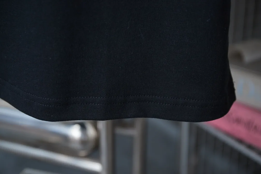 🅿️180 CELIN* 25SS early spring new style embroidered letter printed short sleeves, light luxury, essential item for daily commuting for men and women, correct version, welcome to compare, detailed features · 320g 100% pure cotton double yarn jersey fabric · Custom dyed in the same cylinder, special thickened 32 pieces double-strand 1X1 thread · Needle embroidered letter logo on the front. Classic icon screen printing on the sleeves · Double-needle sewing and cross-seam technology · Original main mark, washed tag, brand moisture-proof paper packaging Color: black/white Size: S/M/L/XL
