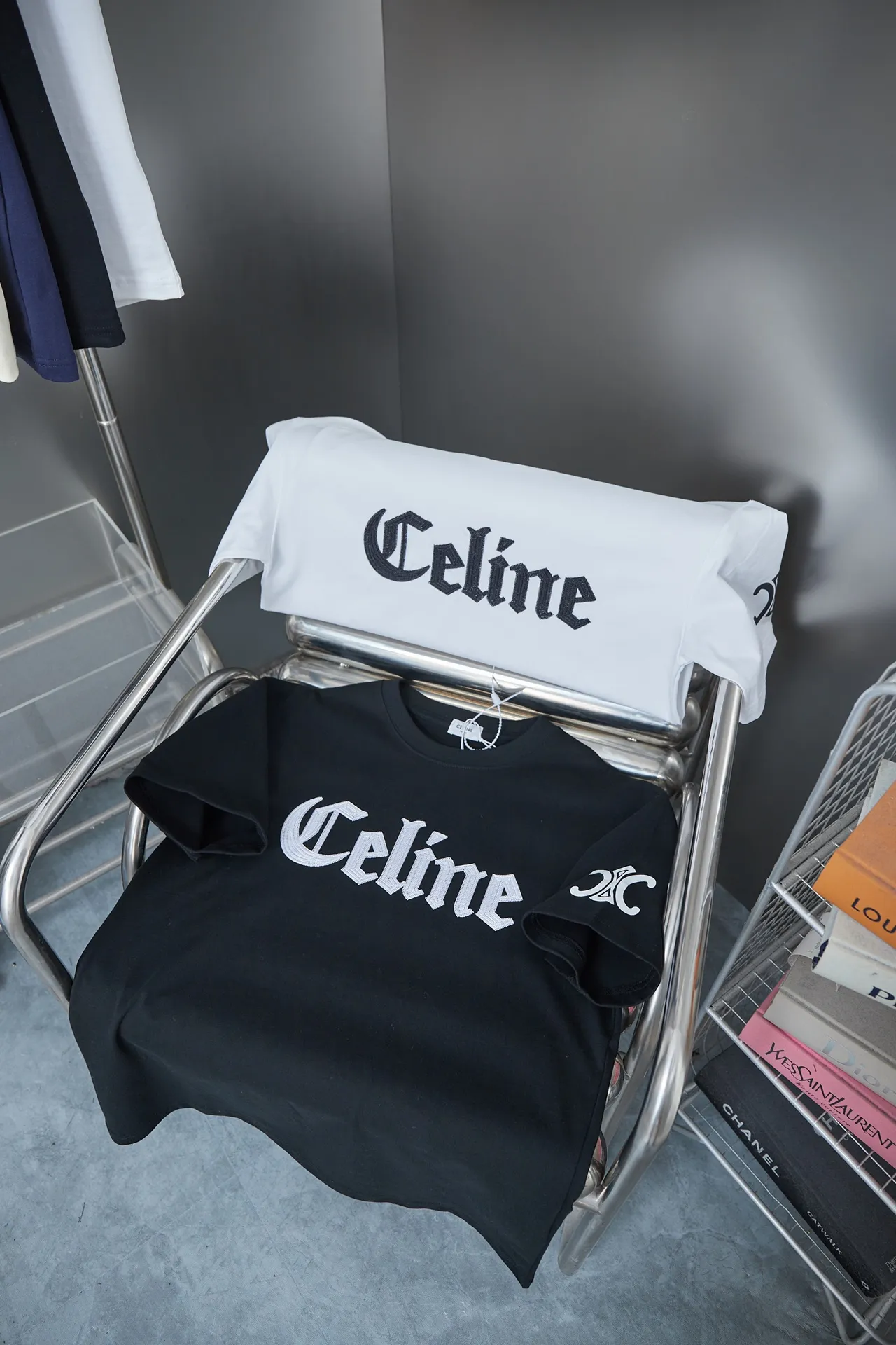 🅿️180 CELIN* 25SS early spring new style embroidered letter printed short sleeves, light luxury, essential item for daily commuting for men and women, correct version, welcome to compare, detailed features · 320g 100% pure cotton double yarn jersey fabric · Custom dyed in the same cylinder, special thickened 32 pieces double-strand 1X1 thread · Needle embroidered letter logo on the front. Classic icon screen printing on the sleeves · Double-needle sewing and cross-seam technology · Original main mark, washed tag, brand moisture-proof paper packaging Color: black/white Size: S/M/L/XL