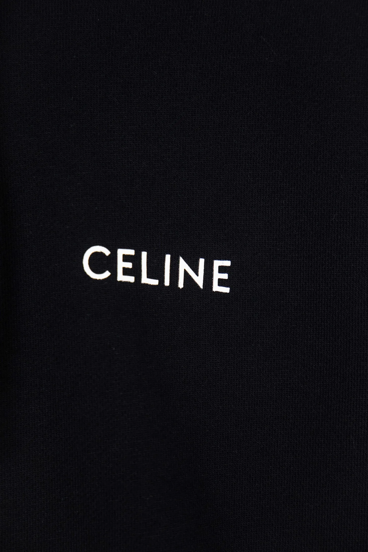 🅿️250 Style No.: M262 CELINE Basic hoodie with small letter print. The CE classic style is the hottest, most elegant and most versatile one in the Arc de Triomphe series. In terms of design, it is the most common basic style among sweatshirts. It has no fancy tricks and uses letter design to embellish the overall style. It is simple and clear. You will know at a glance that you will not regret buying it. It can be used in all wardrobes for commuting, and it is full of temperament! As for the fabric, you really want it! The simpler a sweatshirt like this is, the more exquisite its materials and craftsmanship are. It is made of 400g high-gram weight dust-free cloth. The body has a heavy feeling, the needle-cut texture is tight, and the skin feels clear and natural. Every time you throw it away, you can feel the noble texture of the clothes, just like the noble temperament displayed on the counter. The letter printing uses imported fine matte black paste. The matte printing completely penetrates into the fabric and blends into one! Size：S-XL