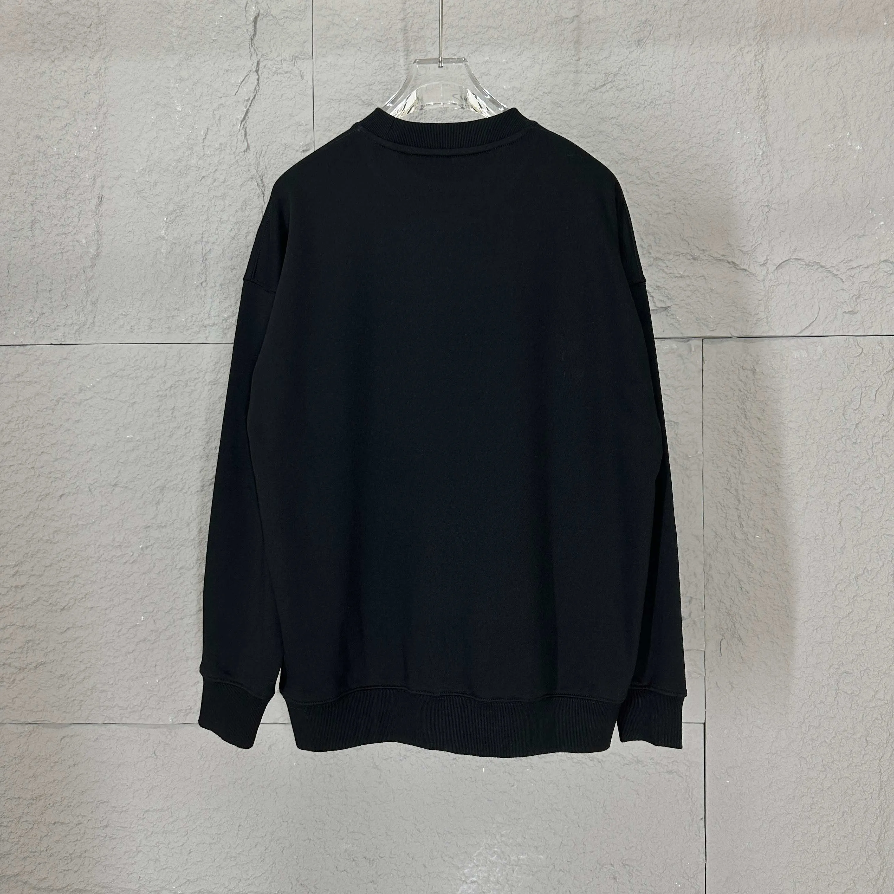🅿️250 Celi* Celi Celin 2025 early autumn and winter new style Simple black and white letter embroidery personalized logo Customized terry fabric Long-sleeved sweatshirt Unisex Size: S (90-130 catties) M (120-150 catties) L (140-165 catties) XL (160-180 catties) XXL (180-210 catties) Color: black white