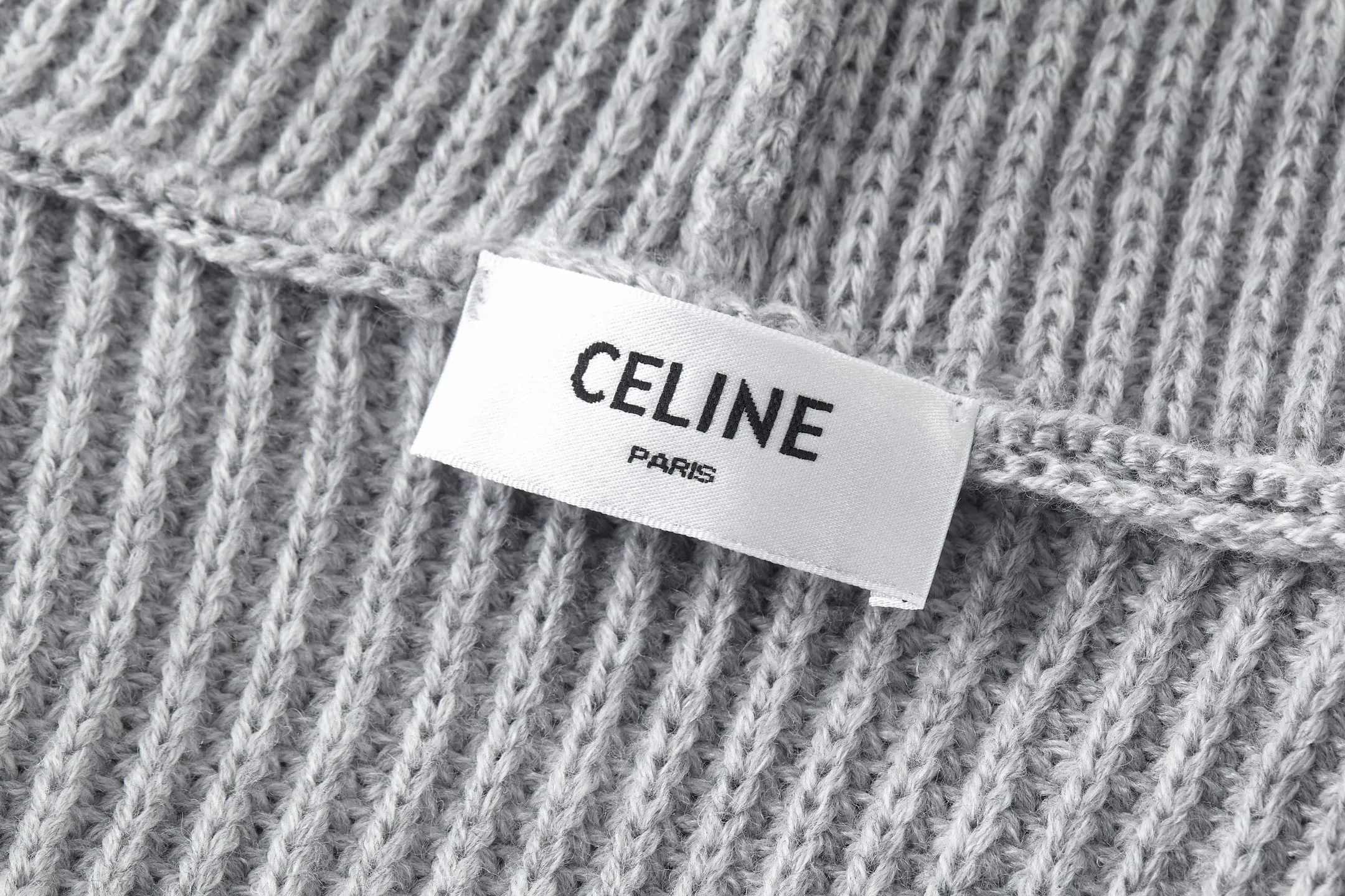🅿️500 [Exclusive supply] Celine Arc de Triomphe embroidered logo hooded sweater. The original purchase was purchased for 12,500 and developed. The fabric is made of 55 merino wool yarn and cotton yarn. The finished product woven from this fabric has a three-dimensional shape, a soft hand feel, and no binding on the upper body. The hat rope tail clip adopts electroplating engraving process to restore the brand logo. The embroidery uses towel embroidery technology and uses cashmere yarn to restore the original 1:1 details. Garment washing removes impurities from the wool surface - adding hand feel - and fixing the fit. TRIOMPHE embroidered loose fit, hood with adjustable drawstring, metal hoop engraved with CELINE PARIS, 1 kangaroo pocket with ribbed trim. Size:S-M-L-XL