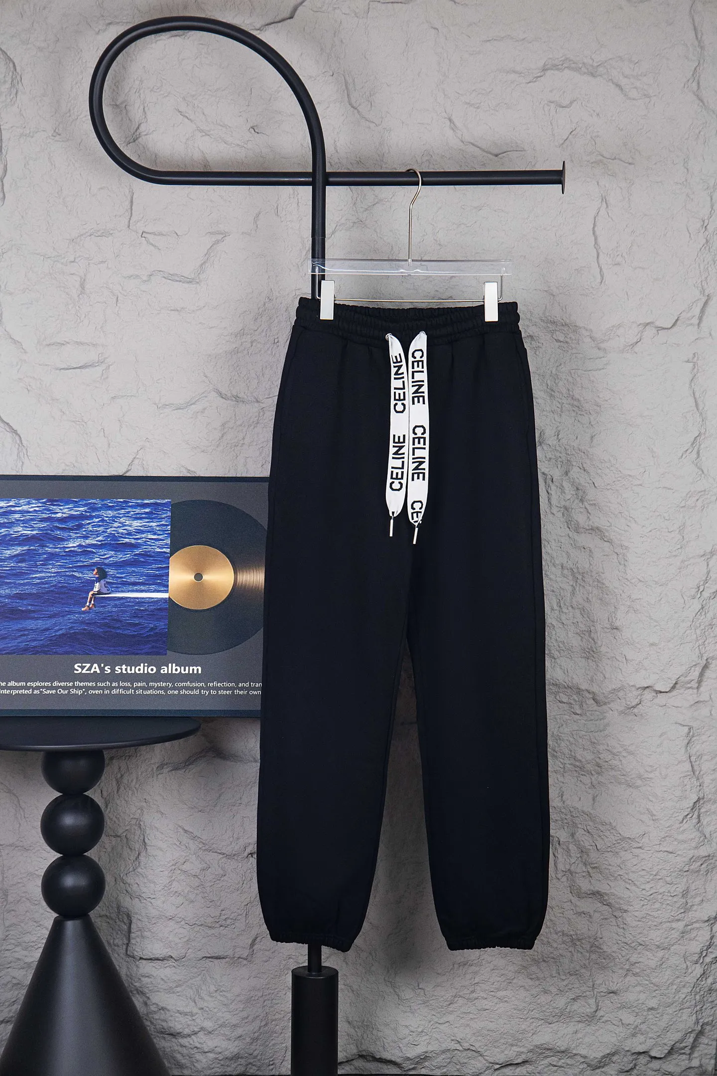 🅿️200 Style No.: M251CELINE/Celine Webbing Letter Logo Sports Casual Pants, Street-Breaking Artifact, OOTD Wear Magic, The Color is Very Positive, Very Eye-catching! Knitted cotton fabric supplied by customers. It is refreshing and breathable against the skin. It is a casual trouser for all seasons. It is also very breathable and dry in summer and will not get greasy when worn close to the body. The lining is moisture-wicking terry cotton. The overall design of the trousers is very clean. The white color of Klein blue does not need any decoration. The CE white letter embroidery logo on the pocket is gorgeous and Raven, highlighting the style of the main body. The elastic waistband + drawstring are matched with the design of the trouser leg cuffs. The whole thing is a FEEL for fashionistas! Simple, clean and trendy as hell! Size：S-XL