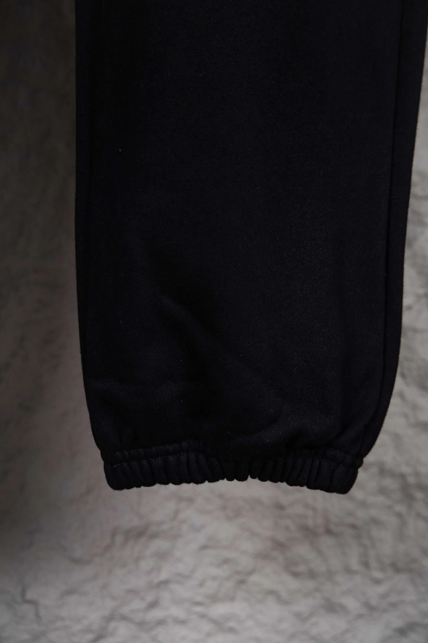 🅿️200 Style No.: M251CELINE/Celine Webbing Letter Logo Sports Casual Pants, Street-Breaking Artifact, OOTD Wear Magic, The Color is Very Positive, Very Eye-catching! Knitted cotton fabric supplied by customers. It is refreshing and breathable against the skin. It is a casual trouser for all seasons. It is also very breathable and dry in summer and will not get greasy when worn close to the body. The lining is moisture-wicking terry cotton. The overall design of the trousers is very clean. The white color of Klein blue does not need any decoration. The CE white letter embroidery logo on the pocket is gorgeous and Raven, highlighting the style of the main body. The elastic waistband + drawstring are matched with the design of the trouser leg cuffs. The whole thing is a FEEL for fashionistas! Simple, clean and trendy as hell! Size：S-XL