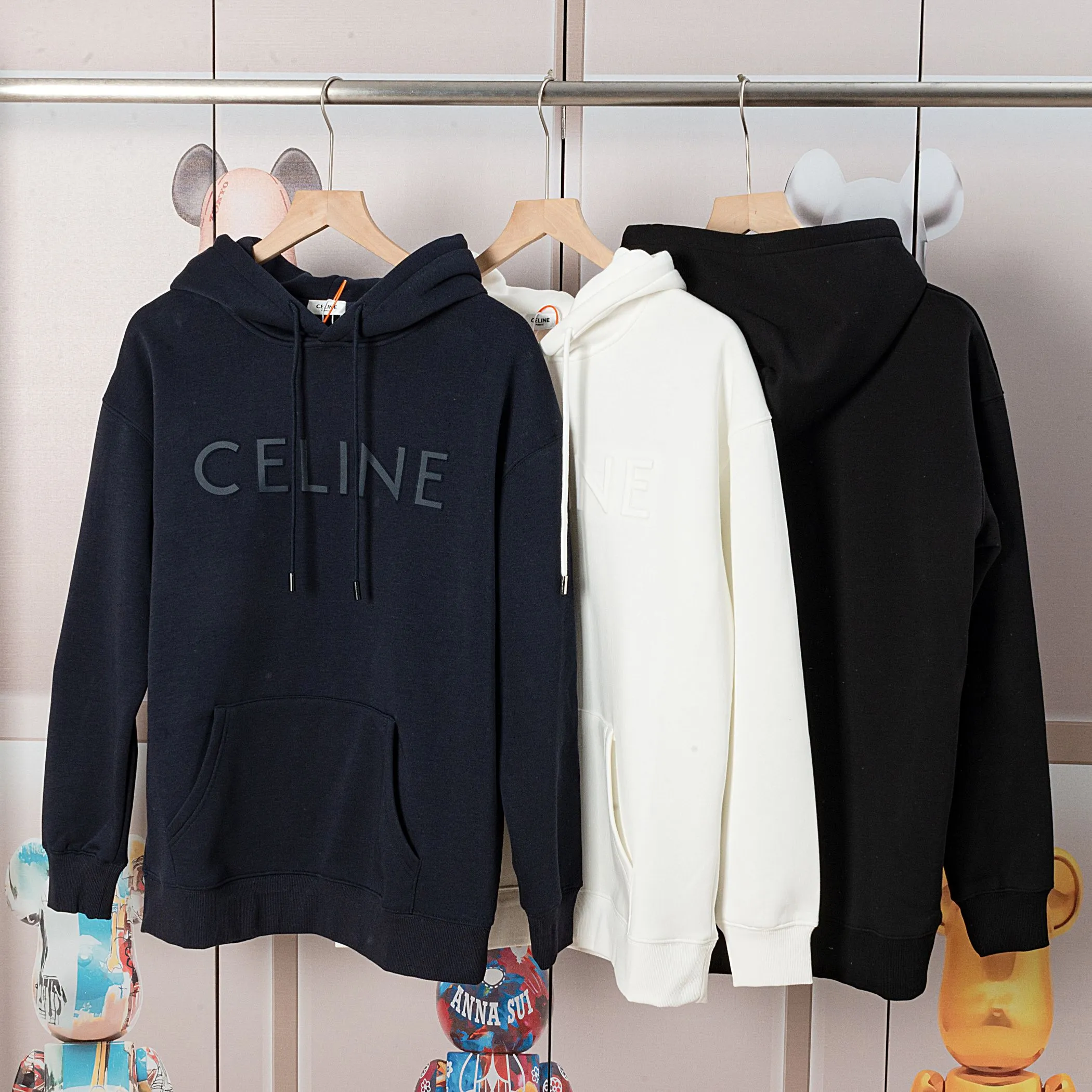 🅿️340 CELINE autumn and winter velvet hooded sweatshirt. The fabric is comfortable and soft. Composite Austrian velvet, fine workmanship. It also brings the trend of special craftsmanship, custom dyeing, complete with three standards. Non-market ordinary version. Compare at will. Quality is absolutely guaranteed. Color: black, white, navy blue. Size: S M L XL [Style No. A3331]