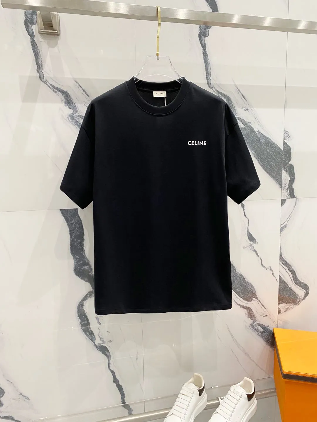 🅿️180 CELINE 260g round neck short-sleeved T-shirt, simple small letter LOGO printing logo, official synchronization, high version, high quality, fashionable personality, versatile trend, pure original quality, original fabric, tag, collar label, washed wheat, three labels complete, color: black, white. Size: XS-L
