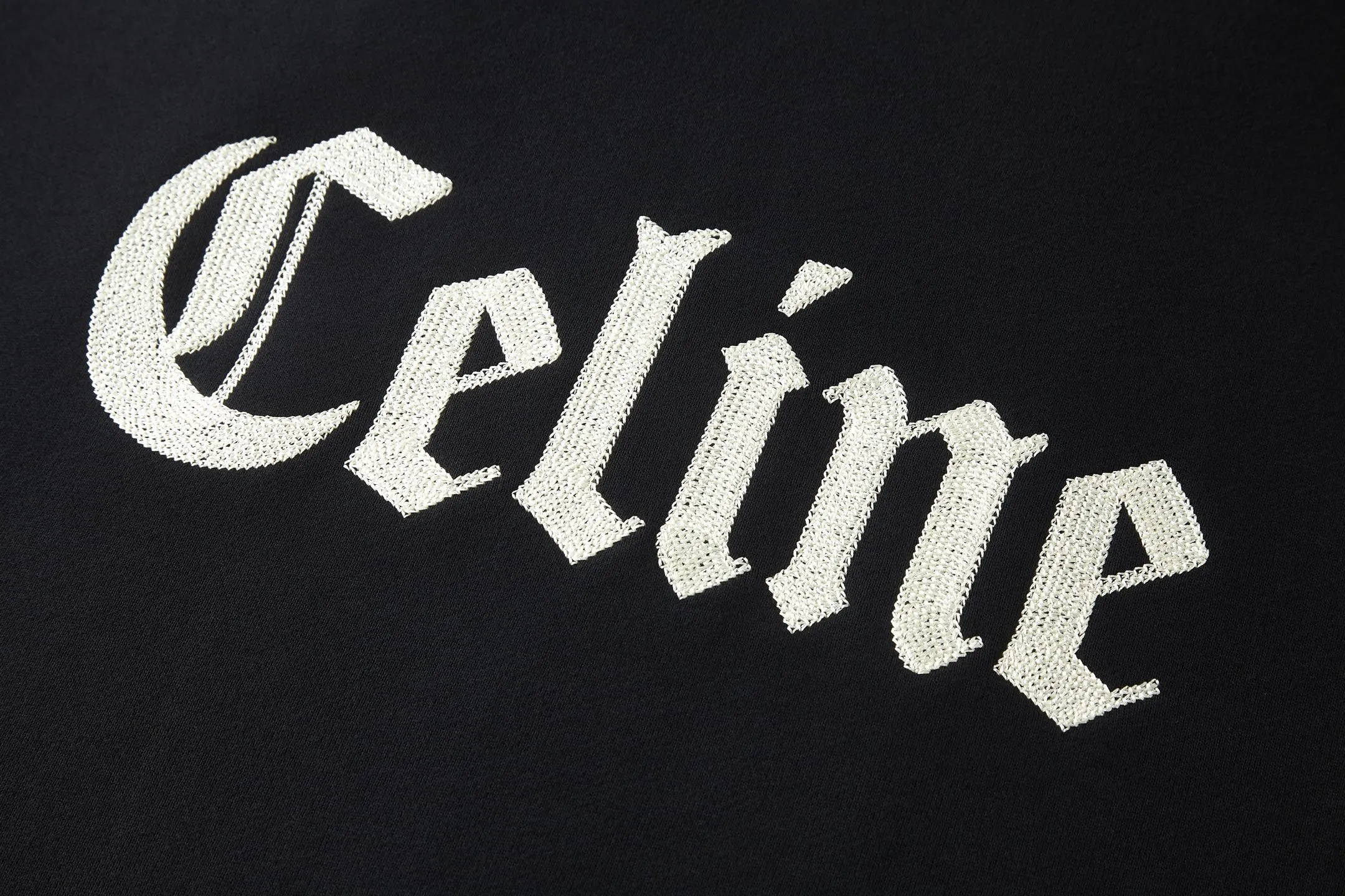 🅿️560 [Exclusive supply] Celine inscription embroidered hooded zipper jacket. The fabric is made of 420g terry fabric with a slight fleece process. This style is made of long yarn double-ply custom-woven pure cotton. The thread is matched with 2*2 double yarn 460g matching thread. It adopts 3D tami plane embroidery. This embroidery uses imported Tajima machine and fixed dyeing and weaving embroidery thread. The number of stitches in garment embroidery is as high as 36,000. Every detail is identical to the original. The zipper uses an electroplated bright silver slider, engraved with the CELINE logo, and the pull teeth are European style for smoother use. The rope is custom cut to size 1.3. Comes with electroplated engraved tailclip. The hoodie has electroplated lettering on the eyelets. All accessories bear the original logo. Size:S-M-L-XL