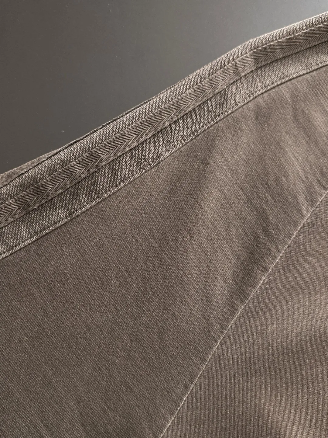 🅿️270 shipped next day. High quality Celine/Celine 2025 spring and summer new men's batik washed short-sleeved T-shirt. Made of combed heavy weight washed double yarn fabric. The high-strength fabric feels full of weight when weighed. The upper body is also more textured than ordinary T-shirts and is not easy to deform. This texture can cope with the weather. It is sweat-absorbent and breathable, suitable for both hot and cold! Perfectly produced with reference to the original stitch and stitch! Loose fit design, looks noble. Sizes: S to XXL