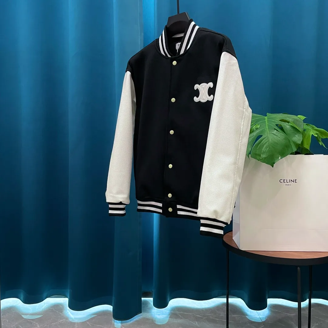 🅿️410 Celine➡️Celine runway style baseball jacket. I ordered the original model and took a month to finally ship it. I love it so much. The upper body is really handsome. A Douyin blogger said that this year's new jacket will become a future trend. If you look through street photos, you will find that celebrities regard it as a collectible jacket, a must-have item for men and women who want light luxury for commuting. Developing the highest version on the entire network, it took 1 month to customize and the cost was extremely high. The German imported flat-machine made custom-woven wool jacquard threads, using the first layer of imported lambskin. The pleated texture is unparalleled. It is hand-cut and meticulously crafted. The stitching position is very technical. Whether the whole garment is good or not depends on this position. Top-notch workmanship and details can stand the test. A full set of customized accessories, the letters are clear and perfectly restored without any difference. High-end atmosphere and full grade! The entire dress is exclusively customized with heavy craftsmanship. The towel patch embroidery is perfectly combined with craft embroidery and precise stitching! Absolute craftsmanship quality!