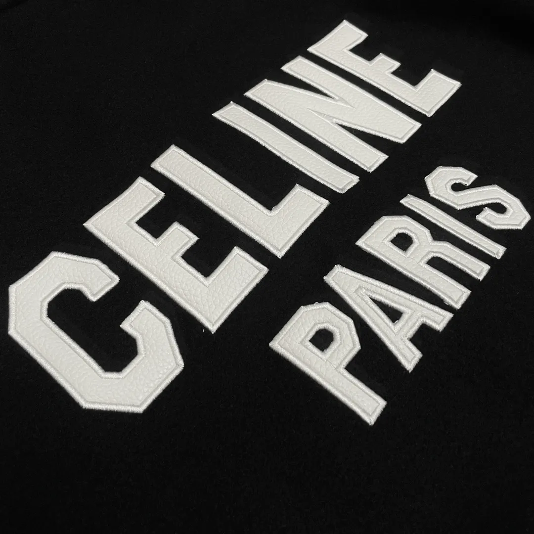 🅿️410 Celine➡️Celine runway style baseball jacket. I ordered the original model and took a month to finally ship it. I love it so much. The upper body is really handsome. A Douyin blogger said that this year's new jacket will become a future trend. If you look through street photos, you will find that celebrities regard it as a collectible jacket, a must-have item for men and women who want light luxury for commuting. Developing the highest version on the entire network, it took 1 month to customize and the cost was extremely high. The German imported flat-machine made custom-woven wool jacquard threads, using the first layer of imported lambskin. The pleated texture is unparalleled. It is hand-cut and meticulously crafted. The stitching position is very technical. Whether the whole garment is good or not depends on this position. Top-notch workmanship and details can stand the test. A full set of customized accessories, the letters are clear and perfectly restored without any difference. High-end atmosphere and full grade! The entire dress is exclusively customized with heavy craftsmanship. The towel patch embroidery is perfectly combined with craft embroidery and precise stitching! Absolute craftsmanship quality!
