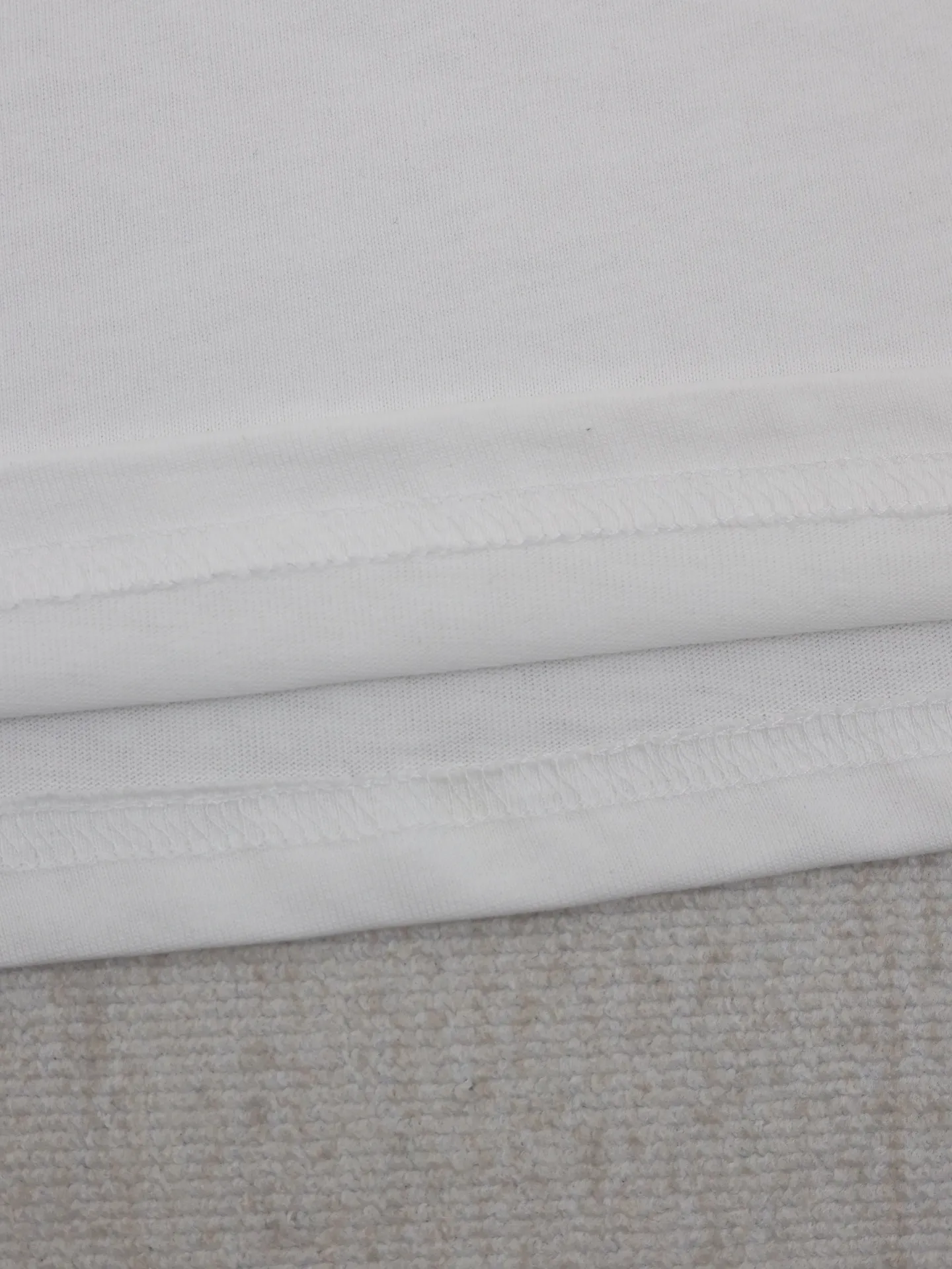 🅿️230 CELIN*/Celine 25SS spring and summer Arc de Triomphe embroidered short-sleeved fabric. The fabric is made of 40 double strands. It feels soft, comfortable and skin-friendly. Simple to the extreme, it is fashionable. The simplest classic white T-shirt is the most touching. The craftsmanship uses three-dimensional embroidery of the imported machine letters on the chest Logo. Exquisite workmanship and distinct layers. The fabrics have been washed and have a better hand texture. Not easy to deform, not easy to shrink, not easy to fade, and maintain long-term beauty. Size：S/M/L/XL