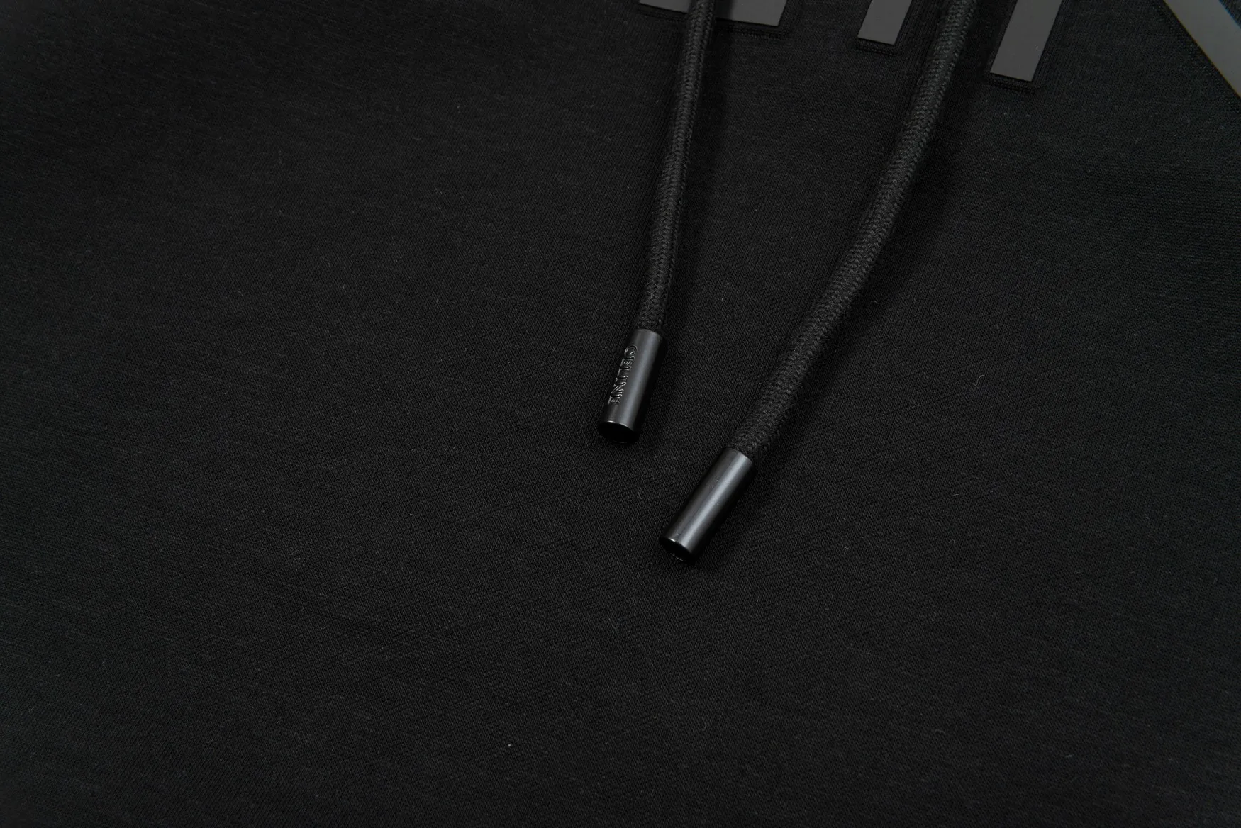 🅿️340 CELINE autumn and winter velvet hooded sweatshirt. The fabric is comfortable and soft. Composite Austrian velvet, fine workmanship. It also brings the trend of special craftsmanship, custom dyeing, complete with three standards. Non-market ordinary version. Compare at will. Quality is absolutely guaranteed. Color: black, white, navy blue. Size: S M L XL [Style No. A3331]