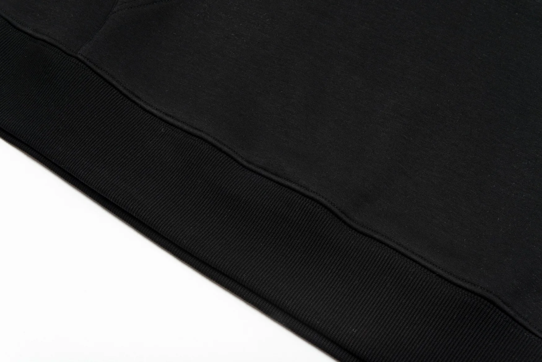 🅿️340 CELINE autumn and winter velvet hooded sweatshirt. The fabric is comfortable and soft. Composite Austrian velvet, fine workmanship. It also brings the trend of special craftsmanship, custom dyeing, complete with three standards. Non-market ordinary version. Compare at will. Quality is absolutely guaranteed. Color: black, white, navy blue. Size: S M L XL [Style No. A3331]