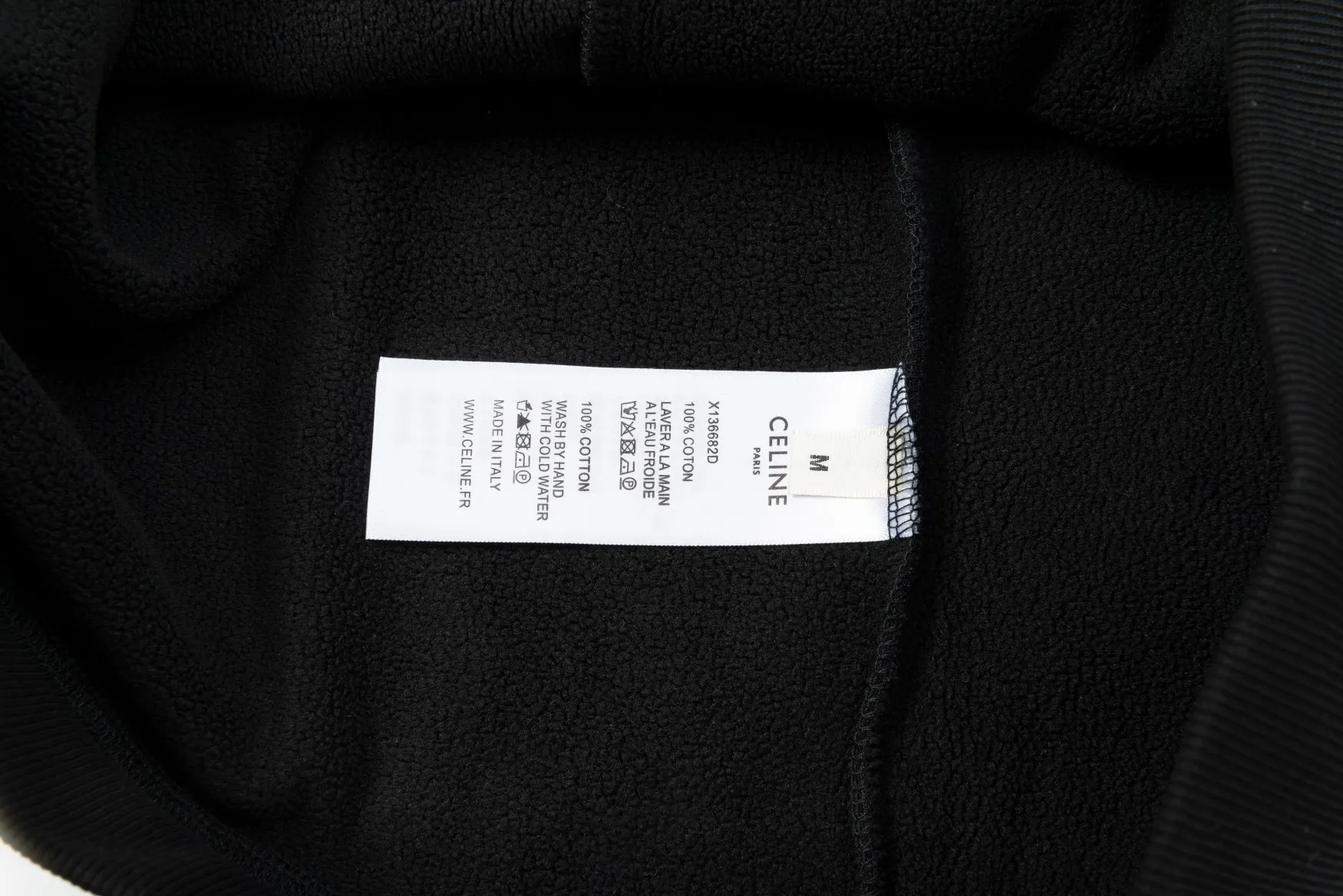 🅿️340 CELINE autumn and winter velvet hooded sweatshirt. The fabric is comfortable and soft. Composite Austrian velvet, fine workmanship. It also brings the trend of special craftsmanship, custom dyeing, complete with three standards. Non-market ordinary version. Compare at will. Quality is absolutely guaranteed. Color: black, white, navy blue. Size: S M L XL [Style No. A3331]