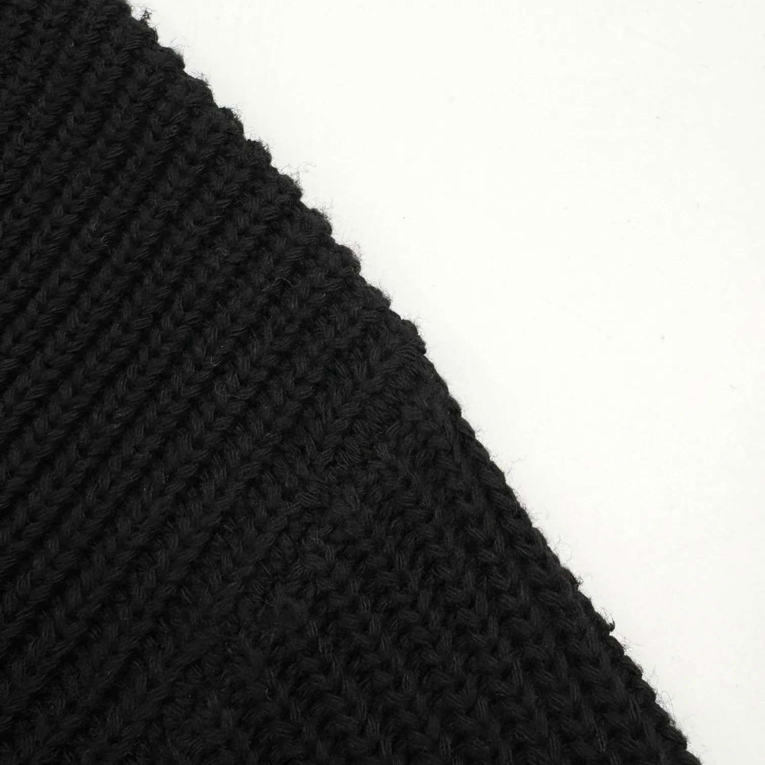 🅿️510 [Exclusive supply] Celine Arc de Triomphe zipper sweater jacket. The original purchase was RMB 12,500. The fabric is made of custom-woven soft blended wool worsted material. It has excellent texture and is comfortable and close to the skin. It is based on a deep black screen. The ultimate fusion of depth and elegance. The iconic Celine Arc de Triomphe logo embellishes the front. Simple and smooth zipper lines. Reconciliation of sophistication and dynamics. There is a sense of relaxation and taste in the silent place. With its unparalleled versatility, it has become an enduring classic in the fashion industry. It adopts imported machine embroidery technology and uses advanced computer control systems and precision mechanical components to achieve Arc de Triomphe embroidery operations with high precision and smooth and delicate lines. The garments are washed with soft and deodorizing technology. Professional washing equipment and specific detergents are used to deeply clean and deodorize the clothes to improve the feel and appearance of the clothes. Size:S-M-L-XL