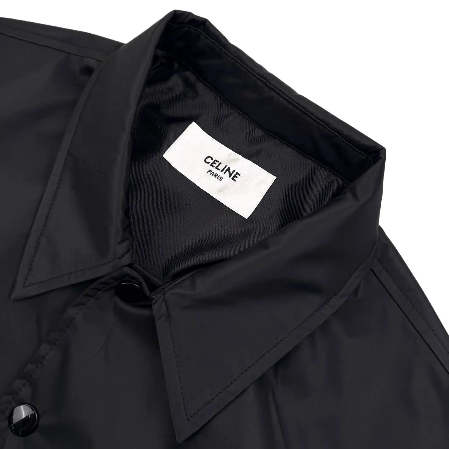 🅿️530 Celine Arc de Triomphe embroidered striped patchwork jacket. The fabric is custom-made ink satin composite woven silk. It is of high quality and comfortable to the skin. It uses classic black as the curtain to give deep sensory luxury. Precise and neat architectural lines outline the contemporary silhouette. The iconic Celine Arc de Triomphe embroidery is embellished on the chest. It is lifelike and highly recognizable. It is matched with striped elements on the sleeves and hem to inject a touch of casual vitality. Outline the outline of an uninhibited soul with simplicity, minimalist elegance, natural craftsmanship, and imported machine embroidery technology. Use advanced computer control systems and precision mechanical components to realize the Arc de Triomphe embroidery operation. High precision. The lines are smooth and delicate. The template machine opens the bag. The preset template guides the position, shape and size of the bag opening. The accuracy ensures the quality of the bag opening effect. The fabrics have been washed. The hand feel and texture are better. Not easy to deform, not easy to shrink, not easy to fade. Maintain long-lasting beauty. Size:48-50-52-54
