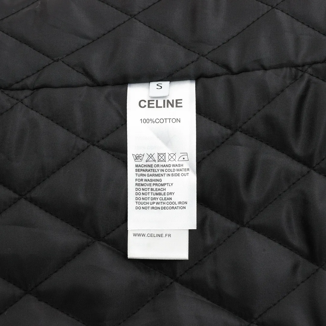 🅿️570 CELINE plaid cashmere hooded cotton jacket is made of high-quality cashmere fabric and has a unique hooded element, which is both practical and beautiful. As a classic element, the plaid pattern, combined with the cashmere fabric, makes the entire garment visually richer and more layered. According to Celine's consistent design concept, this jacket-style shirt has a crisp silhouette and a well-fitting cut, which can well modify the body lines and show the wearer's elegance. Size: XS-L