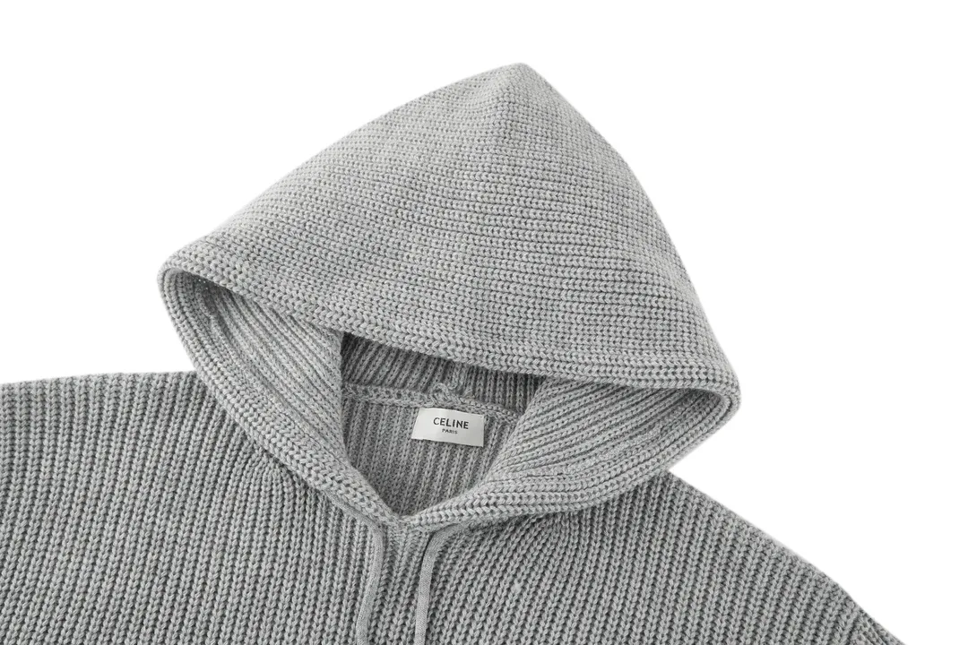 🅿️510 [Original quality] Celine 22FW patch hooded sweater (grey) The original version was purchased and developed for 12,500. The fabric is made of 75 wool 25 angora rabbit fur that is closest to the original version. It is made of customized expanded blended wool. The upper body is comfortable and soft, and the weight is 700 grams. It is made of imported Stoll weaving with clear texture and 7-needle double ingot stitching method. The imported thickened felt cloth on the front chest is embroidered with letters using laser embroidery technology. High-energy laser beams are used for fine cutting and embroidery on the fabric. The letter material is made of wool superfiber positioning laser embroidery, which combines the strength of wool. Natural softness and durability of microfiber, the laser beam is used to precisely embroider at designated positions to achieve a highly precise embroidery effect. The letters have smooth lines and clear edges. The felt must be washed after embroidery to make it fluffy and more coordinated with the clothes. Thin felt is used for embroidery on the market and cannot be washed. Customized letter engraved white alloy tail clip, custom-woven and dyed cotton textured round rope, complete three-label accessories, OS loose version design, different from the market version. Size:S-M-L-XL