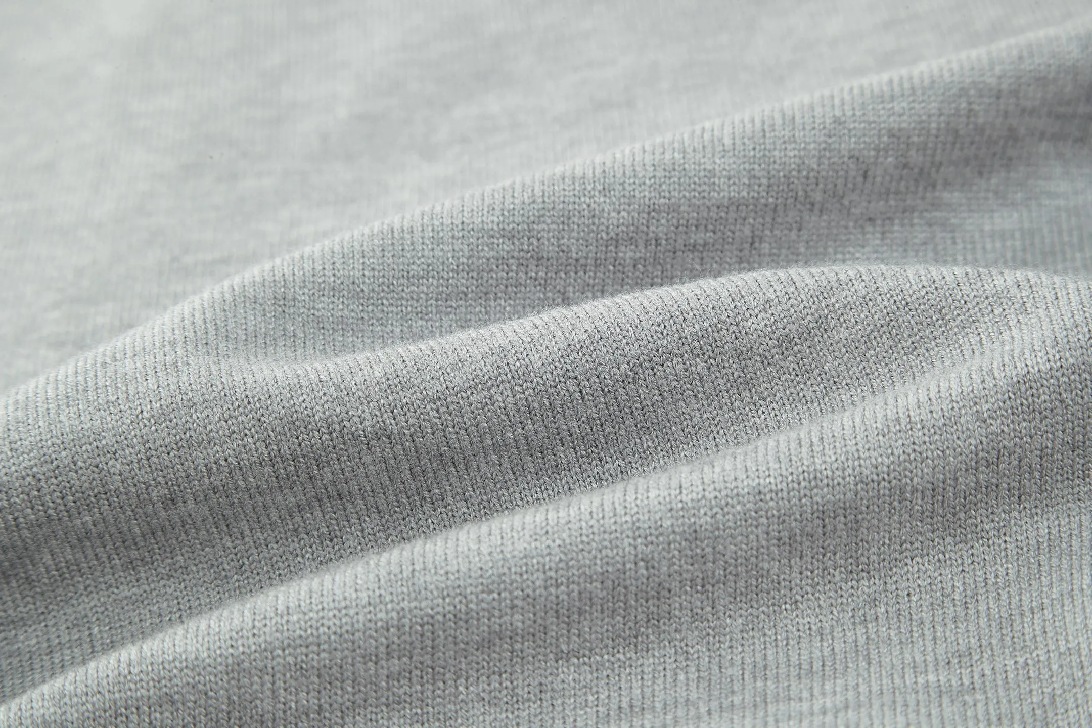 🅿️400 [Exclusive supply] Celine Arc de Triomphe embroidered knitted Polo shirt (grey). The original version was purchased and developed for 9300. The fabric is 100% cotton yarn. The original fabric is custom-dyed with 1:1 color matching. Washing water fixes the shape and color of the clothes. Manual picking and drawing. The embroidery is made by imported machines, with a 1:1 high degree of reduction of the CELINE Arc de Triomphe embroidery logo. 3 mother-of-pearl buttons engraved with CELINE. Size:37-38-39-40
