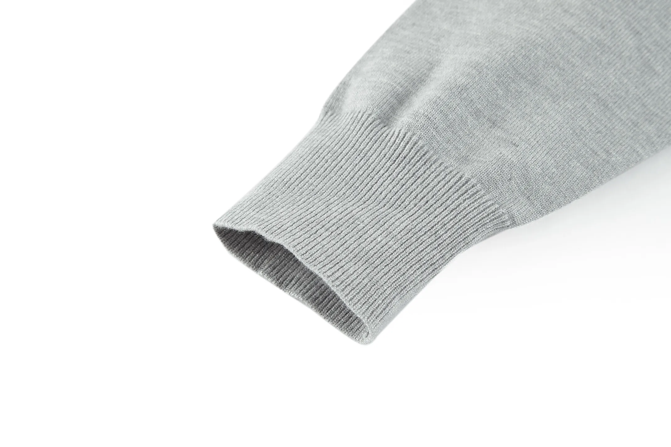 🅿️400 [Exclusive supply] Celine Arc de Triomphe embroidered knitted Polo shirt (grey). The original version was purchased and developed for 9300. The fabric is 100% cotton yarn. The original fabric is custom-dyed with 1:1 color matching. Washing water fixes the shape and color of the clothes. Manual picking and drawing. The embroidery is made by imported machines, with a 1:1 high degree of reduction of the CELINE Arc de Triomphe embroidery logo. 3 mother-of-pearl buttons engraved with CELINE. Size:37-38-39-40