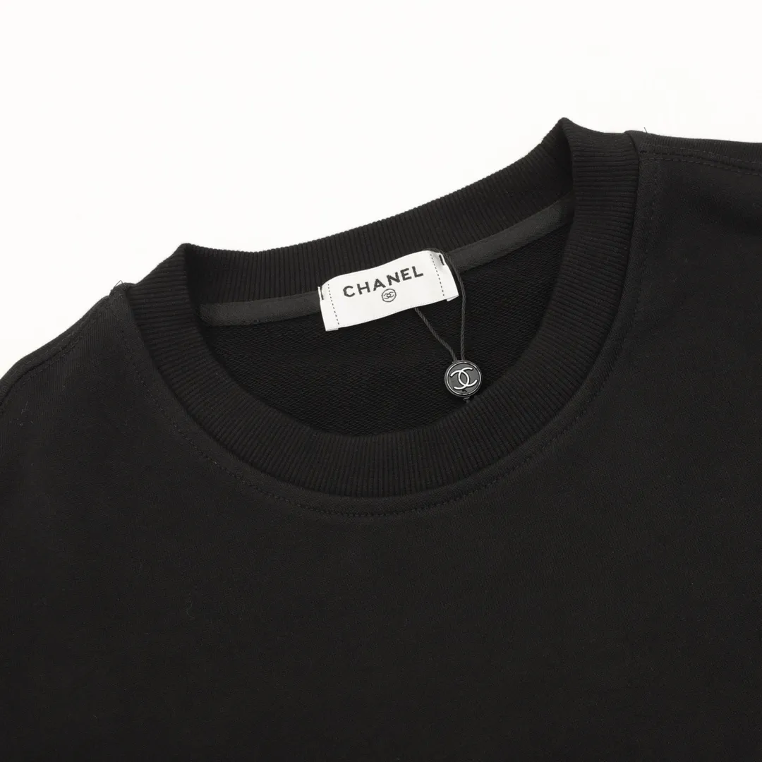 🅿️500 CHANEL 25FW Silicone small label round neck sweatshirt 480g high-grade combed cotton fabric Counter collar label Purchasing grade white thick plate hang tag Original hanging beads Three-dimensional foam printing on the front and back Strong sense of layering Same style for men and women Couple style Oversize version Loose Size: S-XL