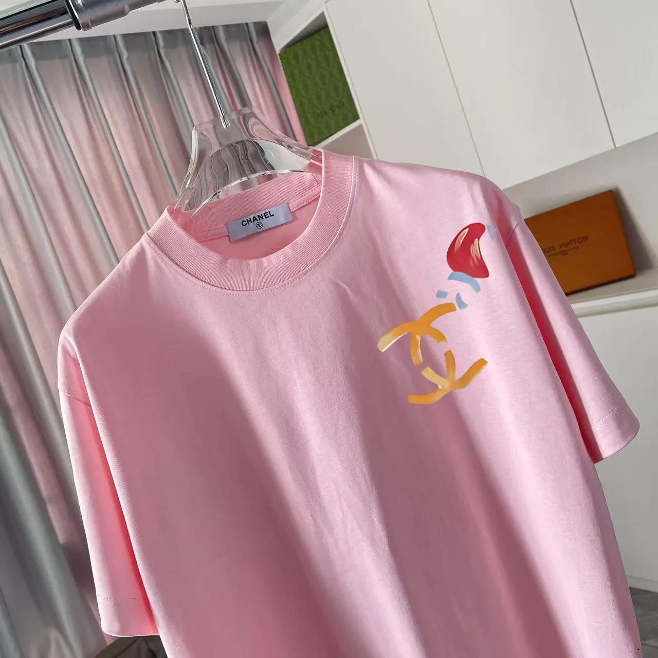 🅿️180 CHANEL 2025 spring and summer new style Double C letter logo printing short-sleeved T-shirt Customized fabric 300g Same style for men and women Size: S M L XL XXL five codes Color: black white pink rose red