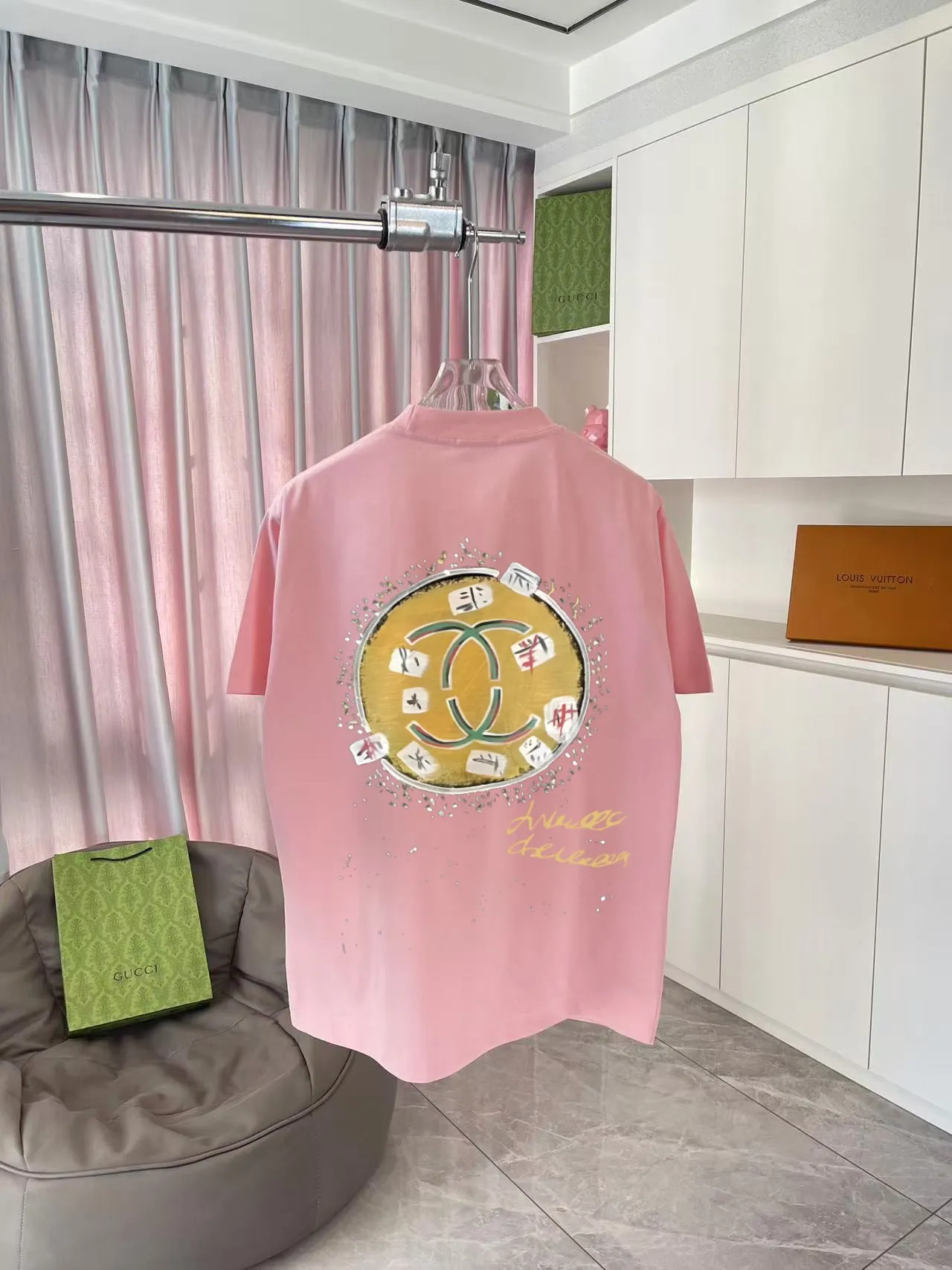 🅿️180 CHANEL 2025 spring and summer new style Double C letter logo printing short-sleeved T-shirt Customized fabric 300g Same style for men and women Size: S M L XL XXL five codes Color: black white pink rose red
