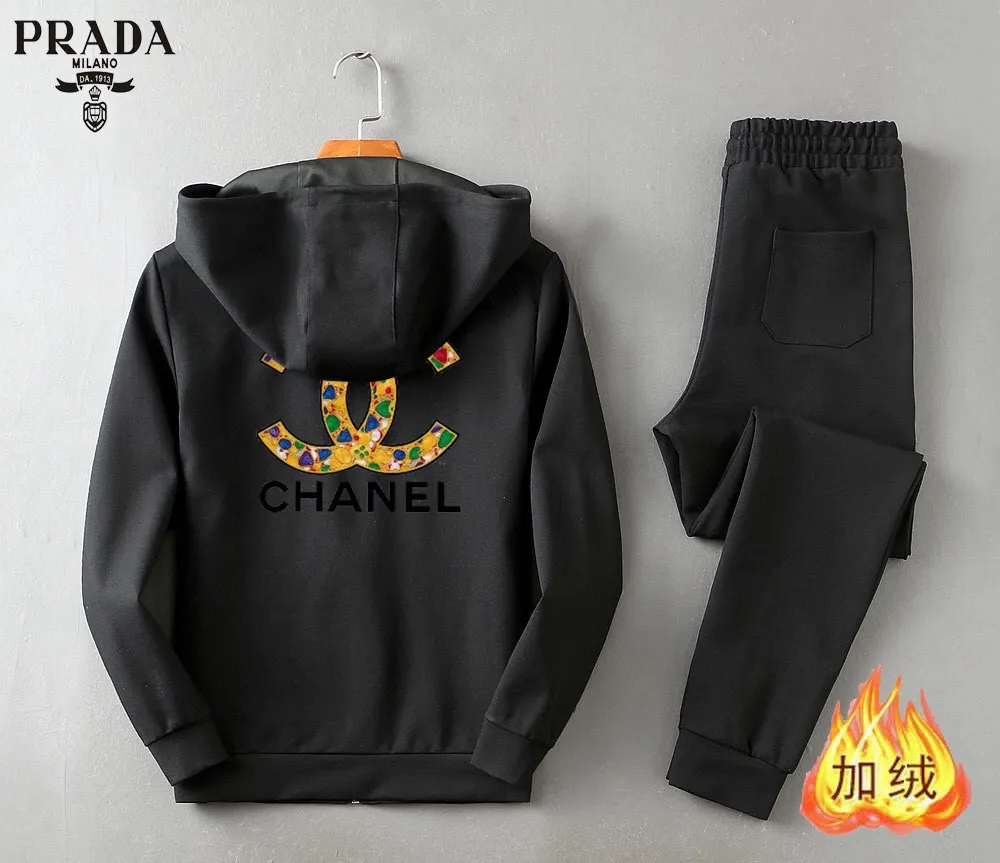 🅿️460 brand [CHANEL Chanel] (velvet and thickened) 2025 autumn and winter new products, stars’ favorite fashion-flavored casual suits, clean and neat tailoring, full of urban style. Made of high-quality custom-made fabrics, the inner warmth is excellent, the hand feels soft and dry, and the upper body effect is crisp and stylish. The three-dimensional cutting process and the pattern are all of high standards, and the silhouette version has the right benefits! It is not tight at all, and you feel good when you put it on. So many top-quality raw materials create high-end products with unparalleled value. It is the first choice for high-end fashion people. (Size: M-4XL can wear up to 200 pounds)