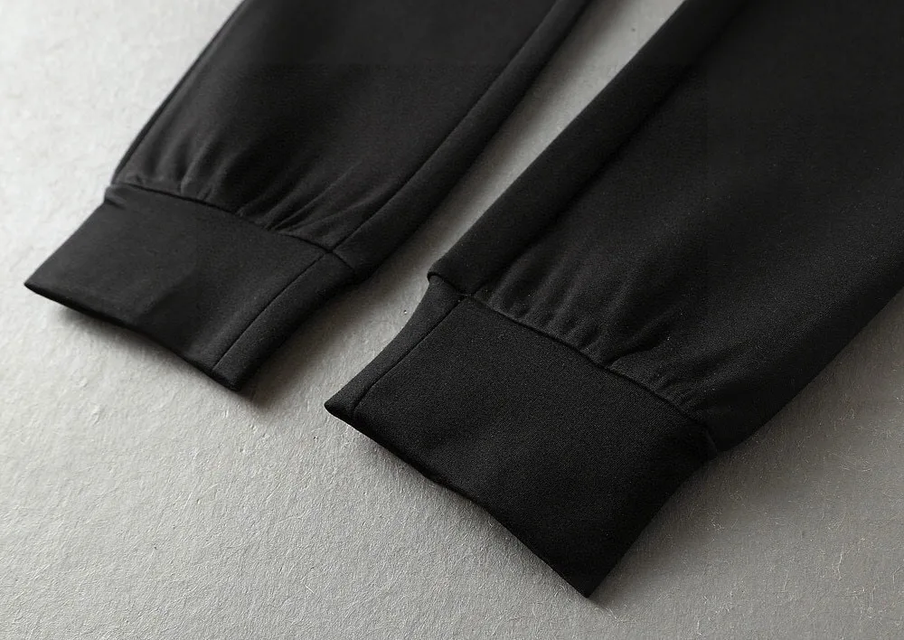 🅿️460 brand [CHANEL Chanel] (velvet and thickened) 2025 autumn and winter new products, stars’ favorite fashion-flavored casual suits, clean and neat tailoring, full of urban style. Made of high-quality custom-made fabrics, the inner warmth is excellent, the hand feels soft and dry, and the upper body effect is crisp and stylish. The three-dimensional cutting process and the pattern are all of high standards, and the silhouette version has the right benefits! It is not tight at all, and you feel good when you put it on. So many top-quality raw materials create high-end products with unparalleled value. It is the first choice for high-end fashion people. (Size: M-4XL can wear up to 200 pounds)