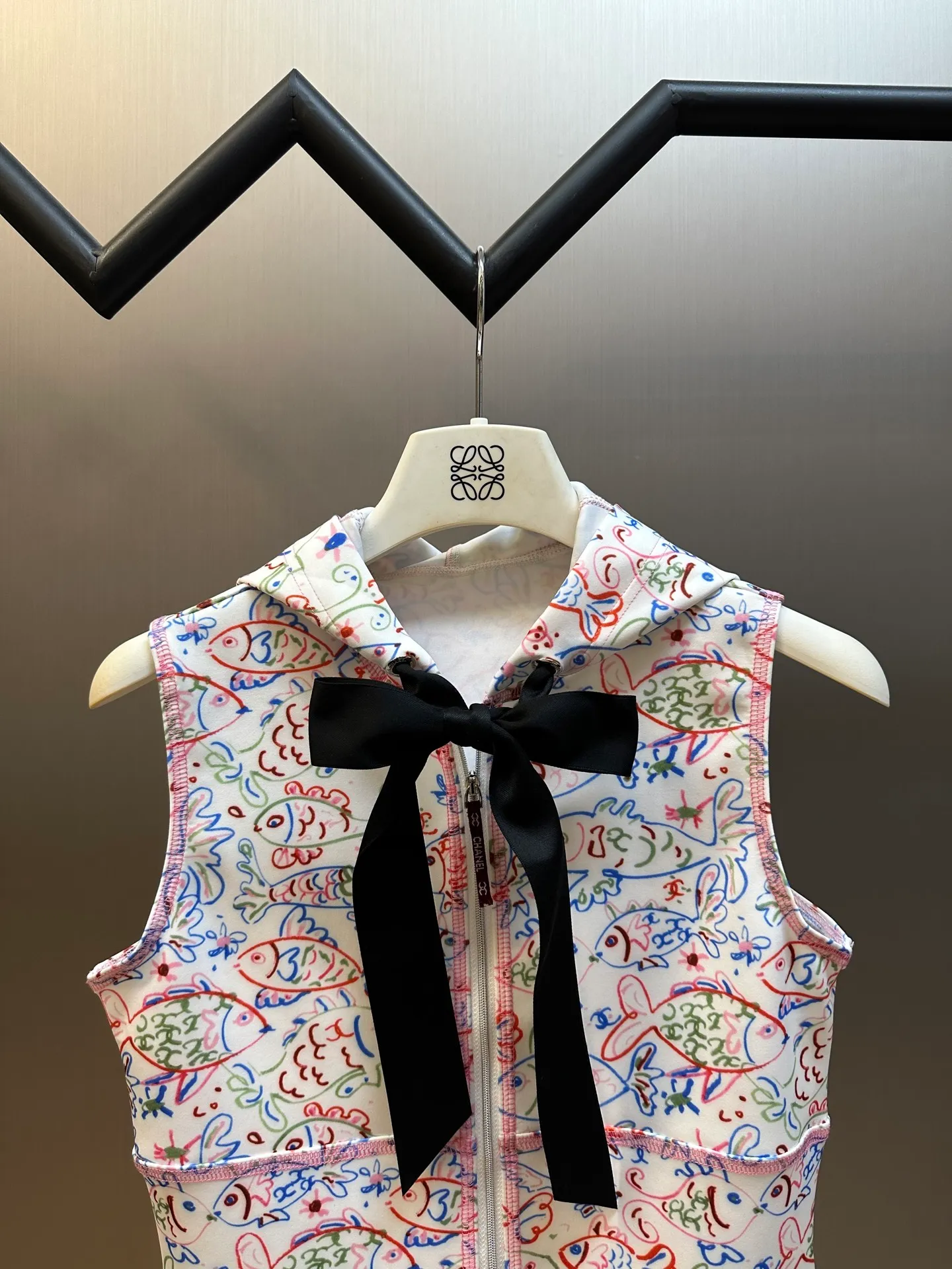 🅿️530 Chanel 25 graffiti swimsuit (women's clothing) This style has no after-sales service‼ ️ Deep-sea adventure, small fish in love, fishing nets, shells and crustaceans... Virginie Viard uses her reverie of the underwater world as a clue to present us a wonderful collision of the deep sea and fashion.  size: 36.38.40