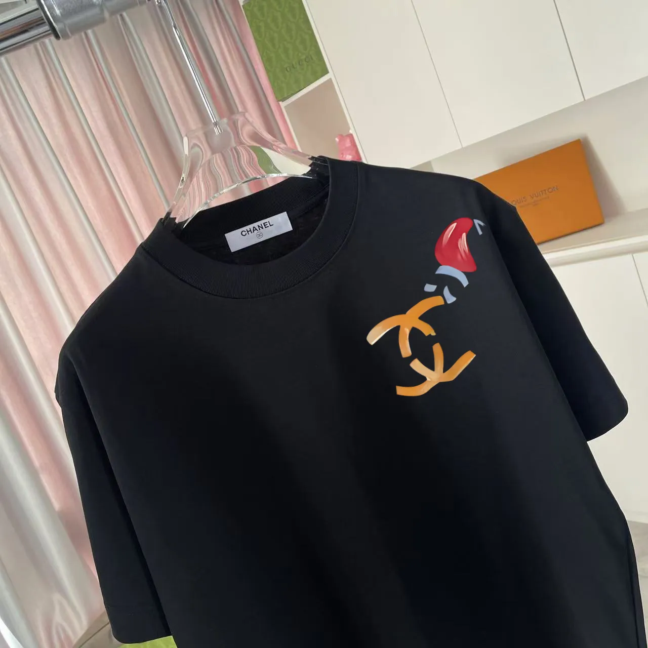 🅿️180 CHANEL 2025 spring and summer new style Double C letter logo printing short-sleeved T-shirt Customized fabric 300g Same style for men and women Size: S M L XL XXL five codes Color: black white pink rose red