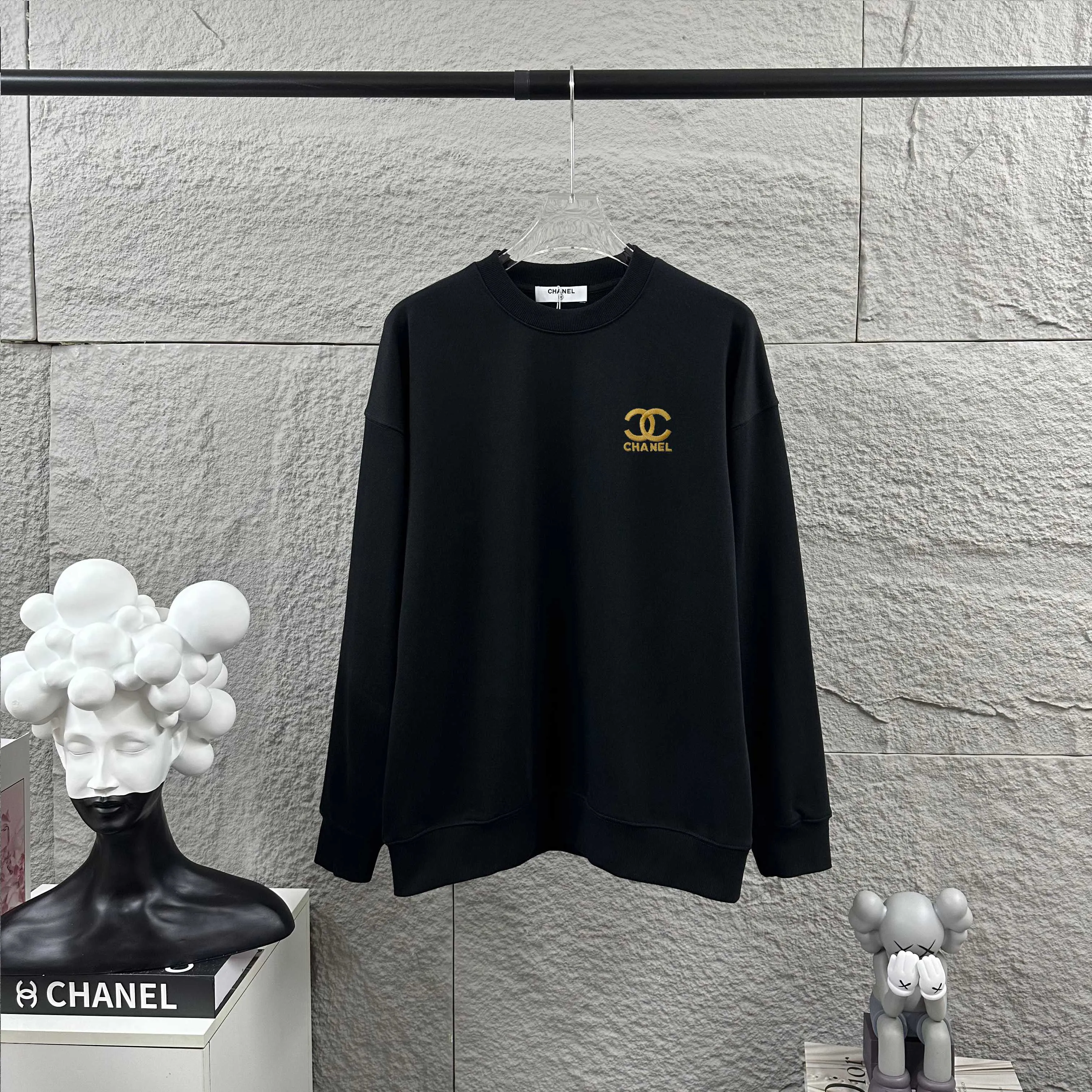 🅿️250 Chane*Chanel*er 2025 early autumn and winter new style, classic letter totem cross embroidery, custom terry fabric, long-sleeved round neck sweatshirt, same style for men and women. Size: S (90-130 pounds) M (120-150 pounds) L (140-165 pounds) XL (160-180 pounds) XXL (180-210 pounds) Color: black white